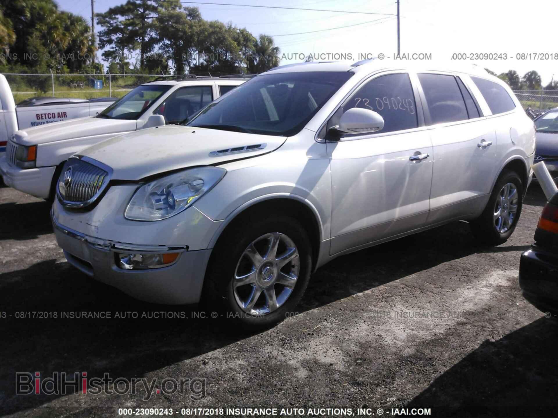 2012 Buick Enclave - VIN: 5GAKRCED2CJ105313 - Photo 2