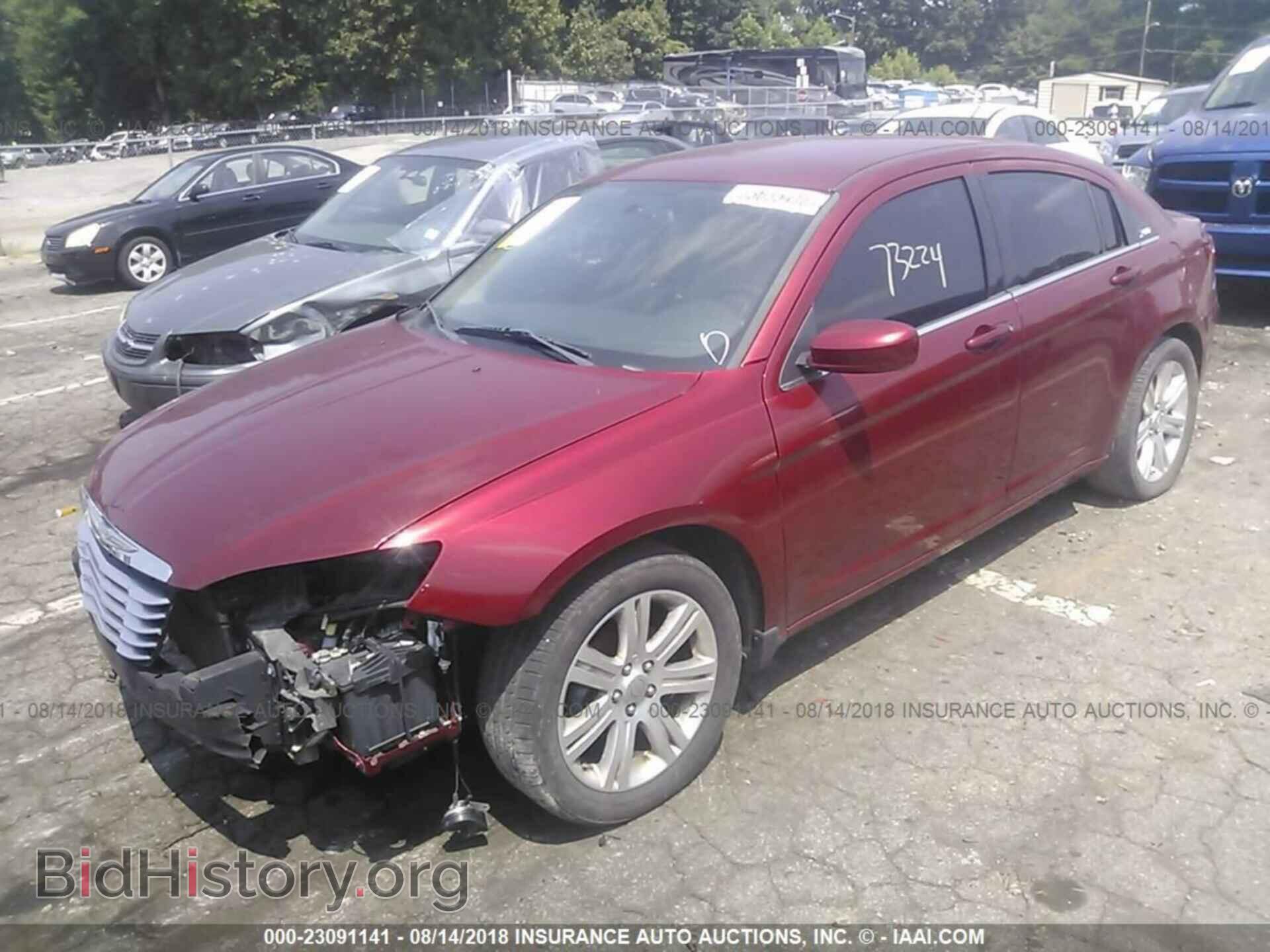 2013 Chrysler 200 - VIN: 1C3CCBBB5DN601061 - Фото 2