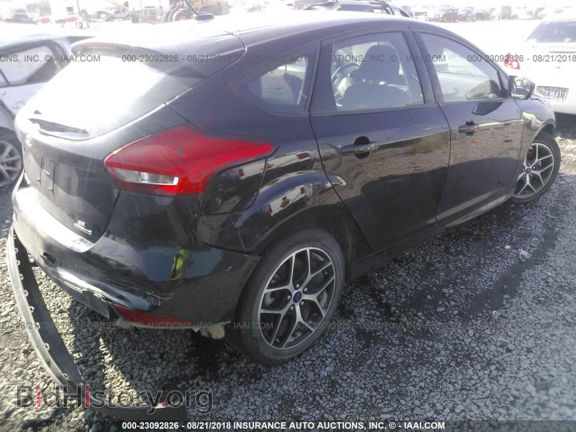 2016 Ford Focus - VIN: 1FADP3K24GL376664 - Photo 4