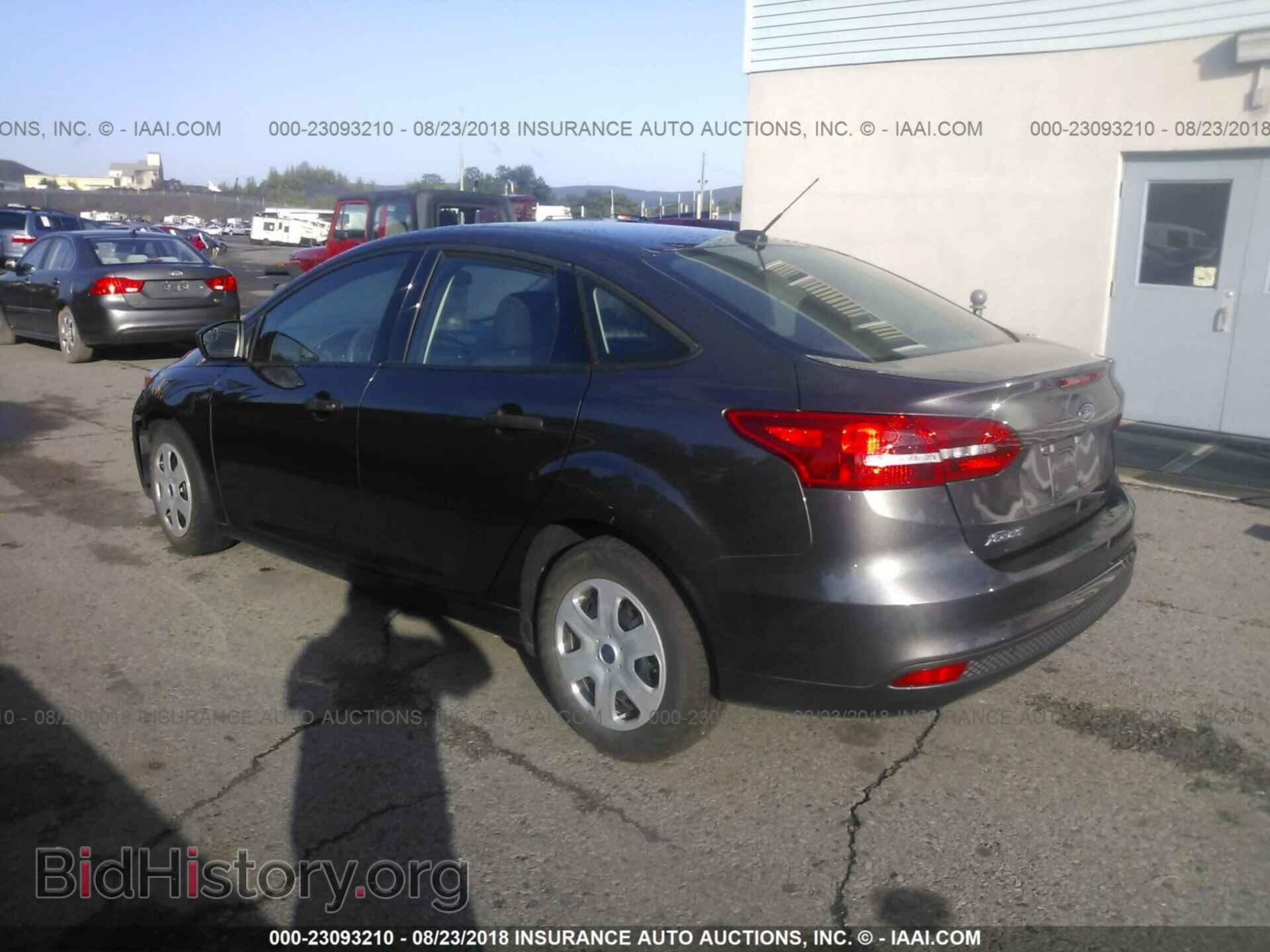 2017 Ford Focus - VIN: 1FADP3E22HL200953 - Photo 3