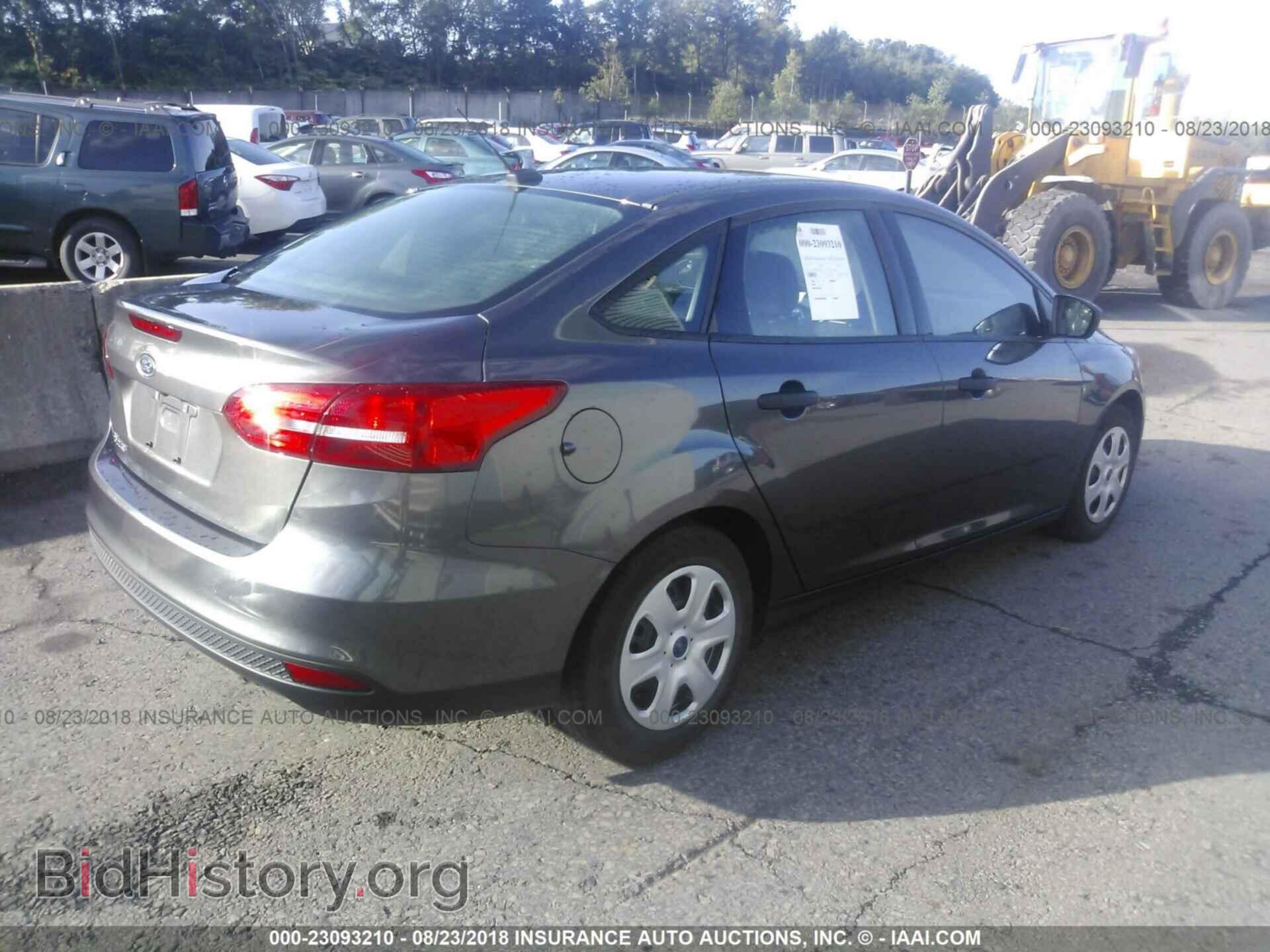 2017 Ford Focus - VIN: 1FADP3E22HL200953 - Photo 4