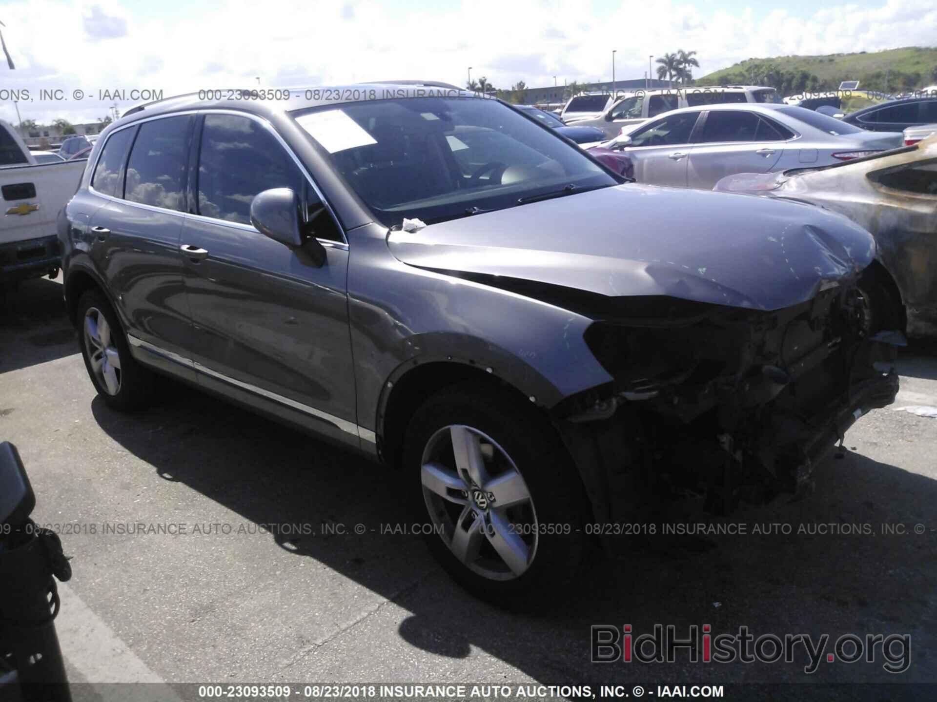 Photo WVGEF9BP3CD008203 - Volkswagen Touareg 2012