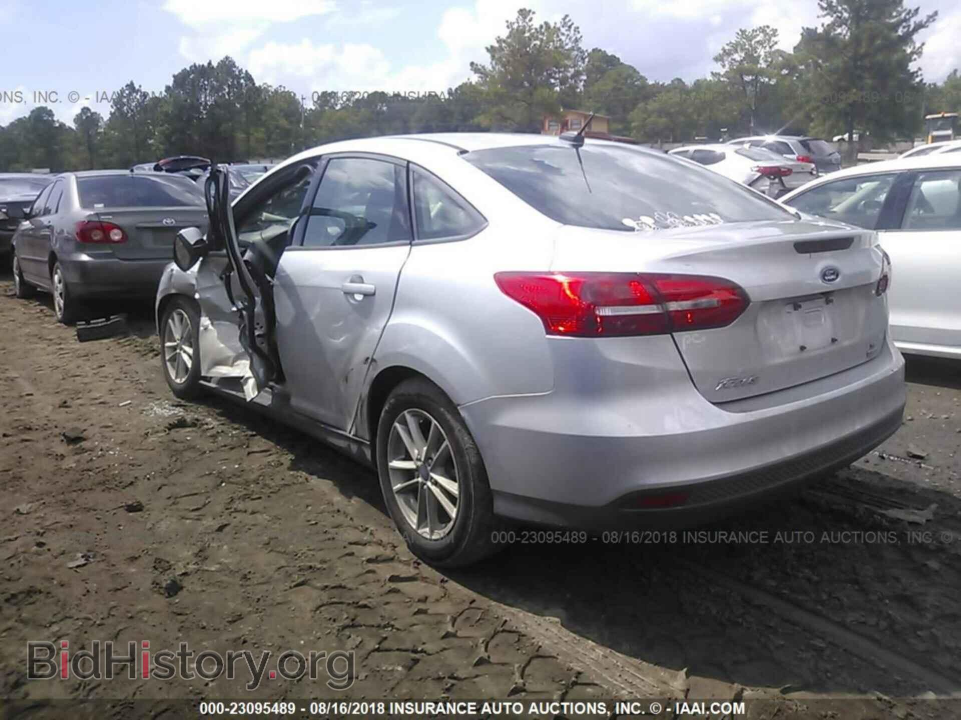 2017 Ford Focus - VIN: 1FADP3FE4HL338308 - Photo 3