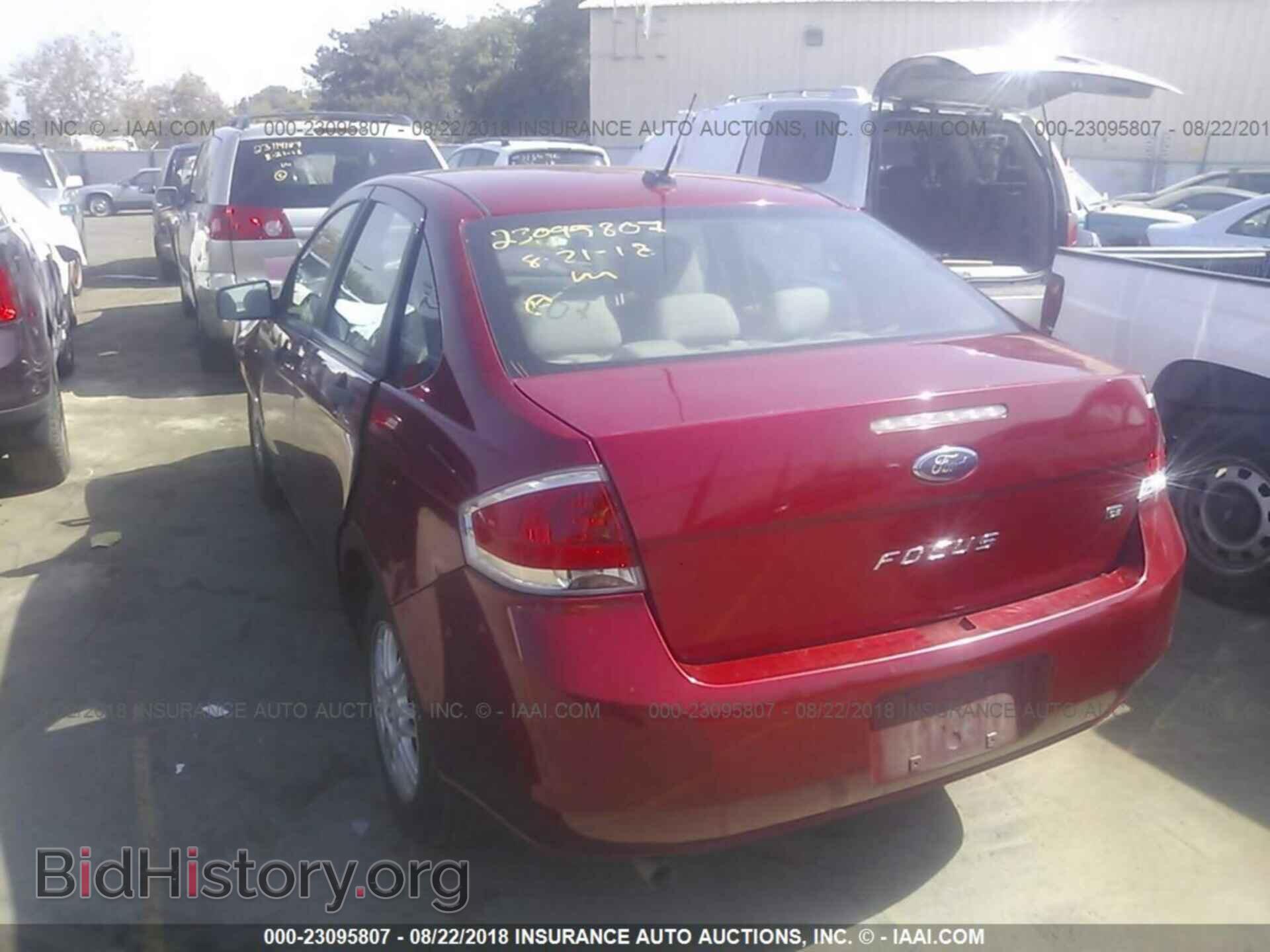2011 Ford Focus - VIN: 1FAHP3FN1BW167816 - Фото 3