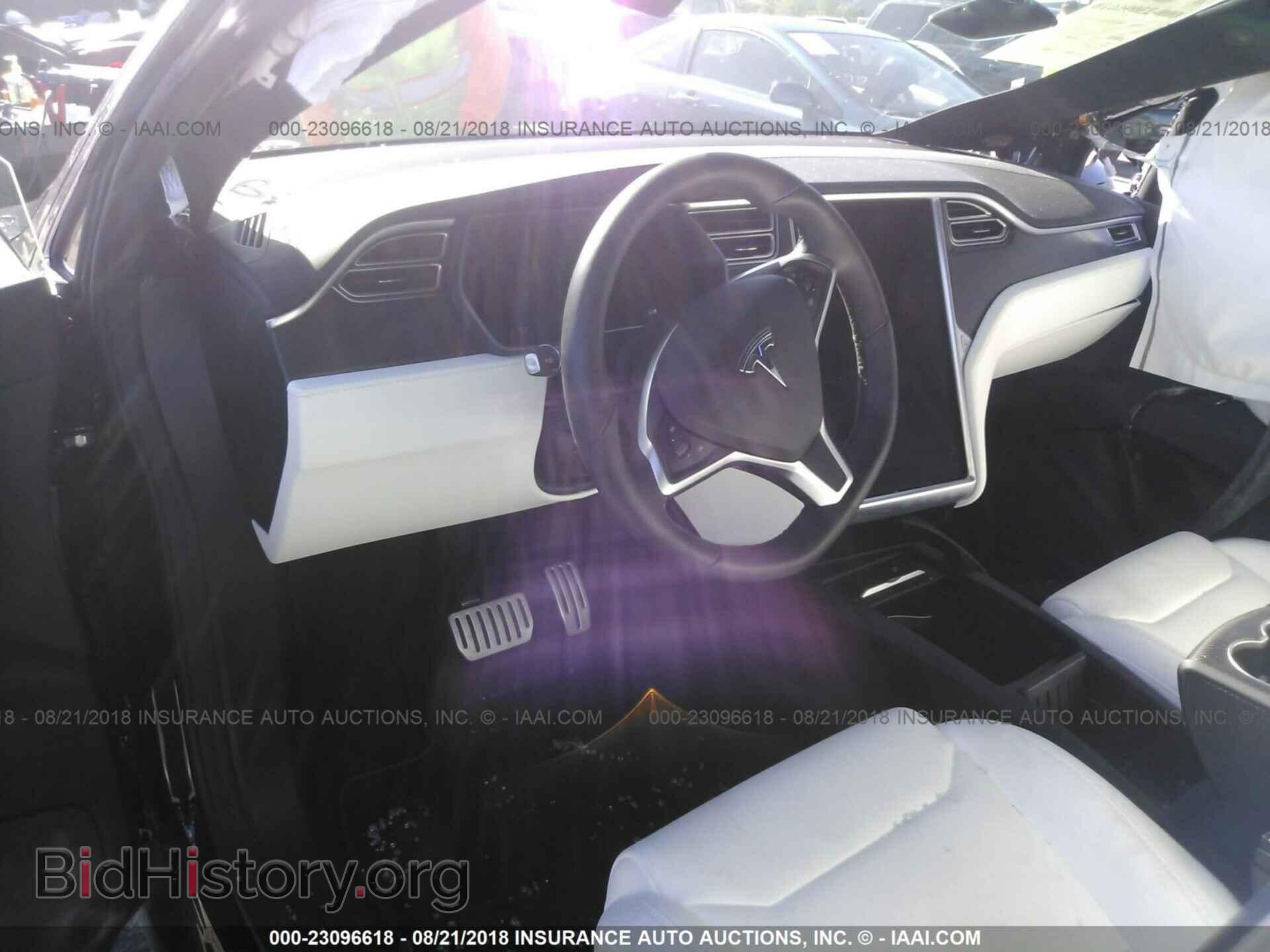 2018 Tesla Model x - VIN: 5YJXCBE4XJF086174 - Photo 5