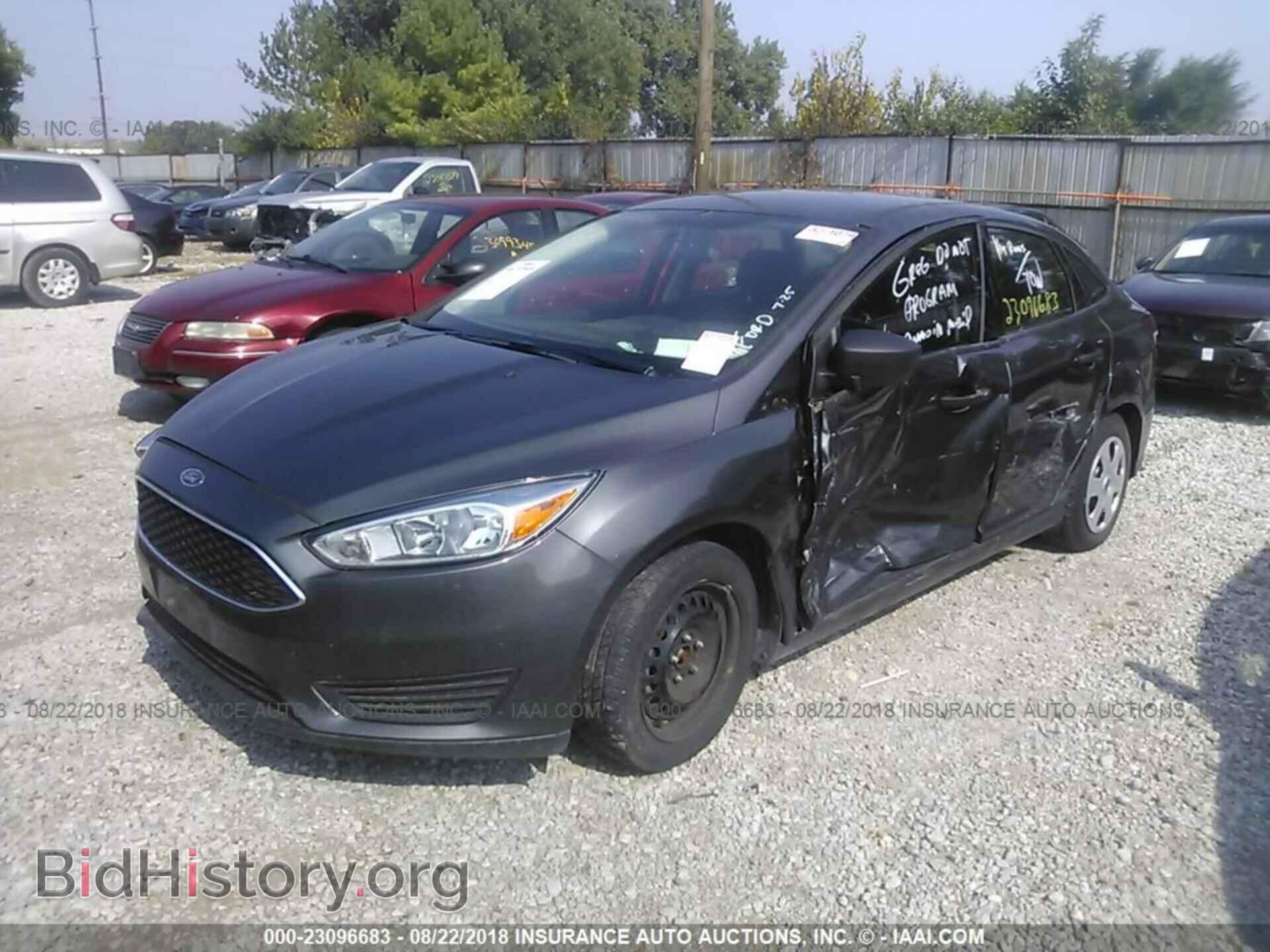 2017 Ford Focus - VIN: 1FADP3E24HL340325 - Photo 2