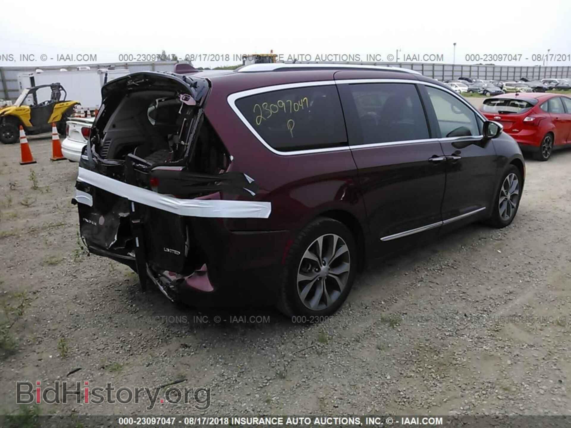 2017 Chrysler Pacifica - VIN: 2C4RC1GG2HR607946 - Фото 4