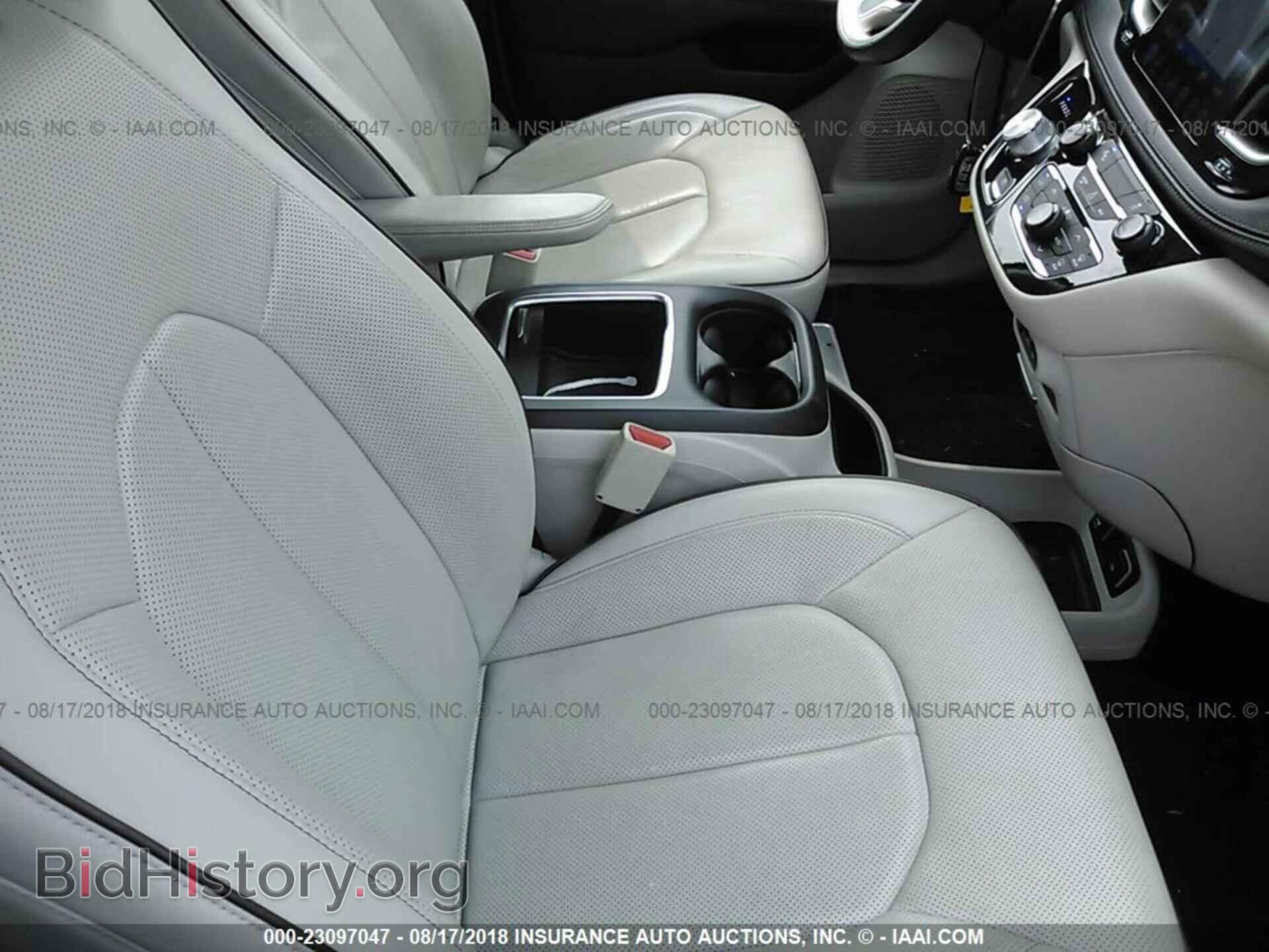 2017 Chrysler Pacifica - VIN: 2C4RC1GG2HR607946 - Фото 5