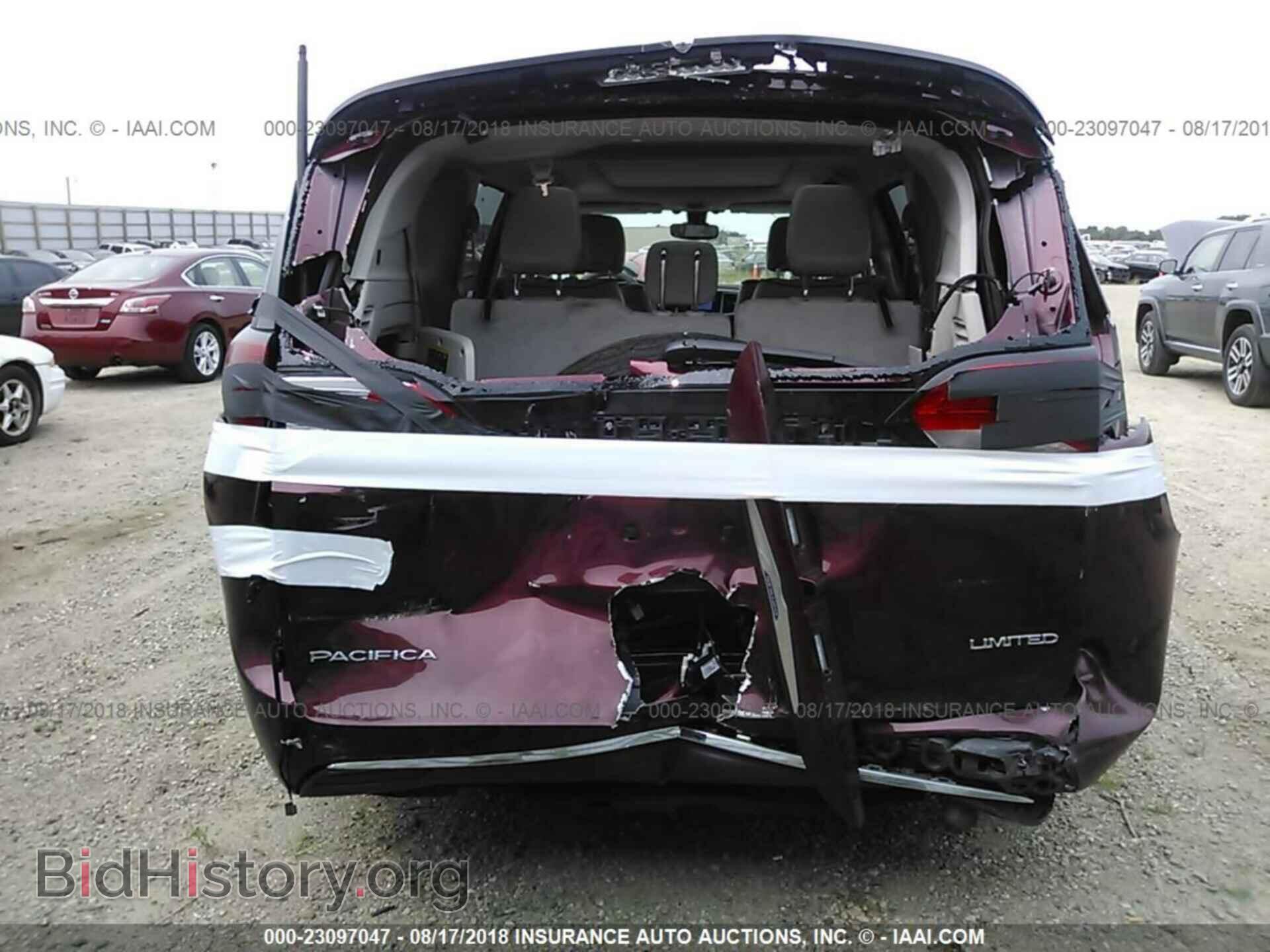 2017 Chrysler Pacifica - VIN: 2C4RC1GG2HR607946 - Фото 6