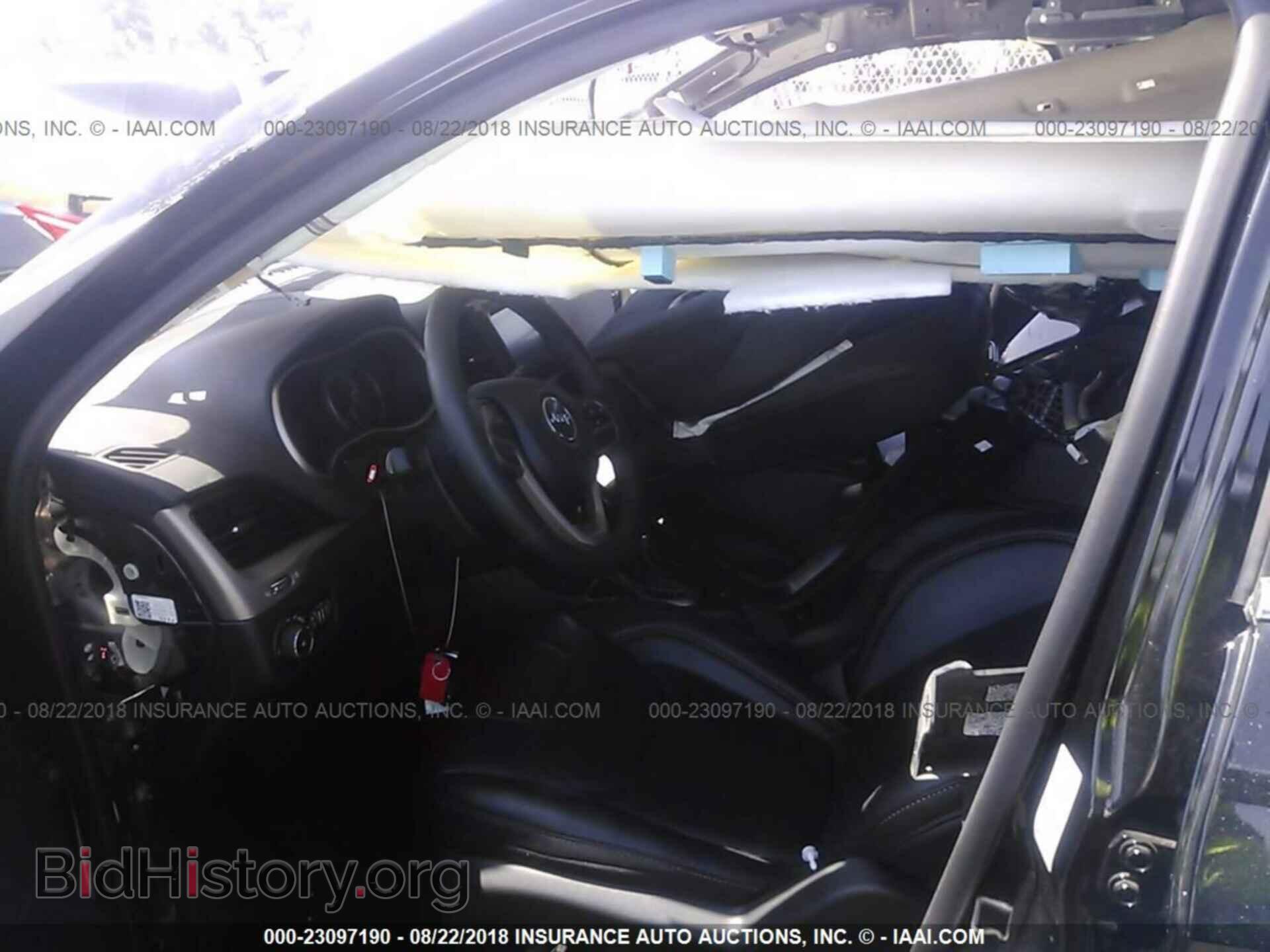 2017 Jeep Cherokee - VIN: 1C4PJLDBXHD221909 - Фото 5