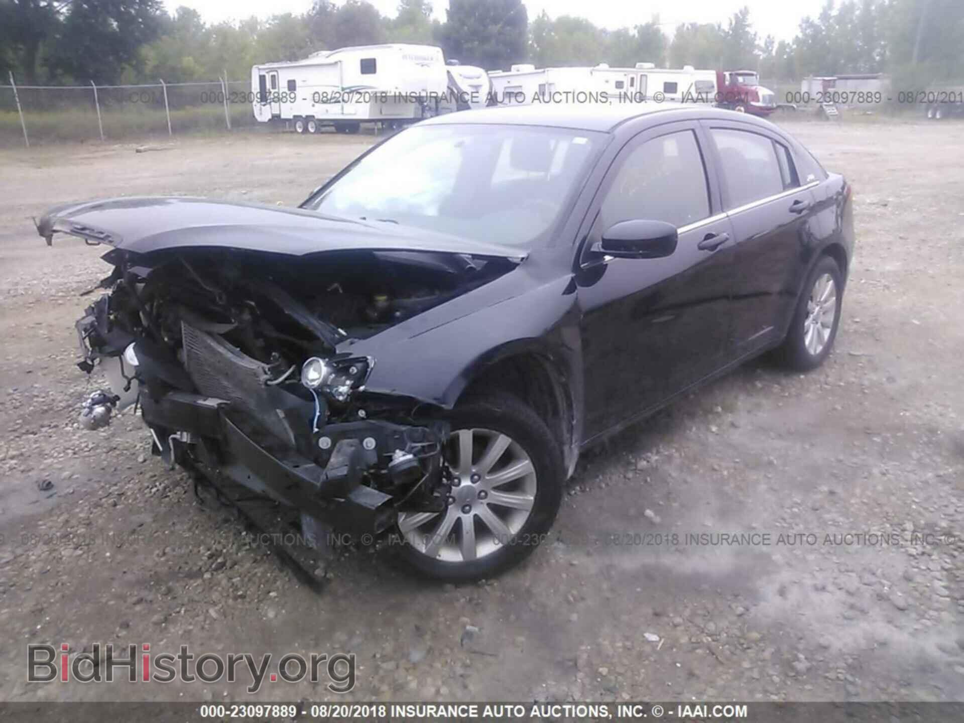 2013 Chrysler 200 - VIN: 1C3CCBBB6DN558351 - Photo 2