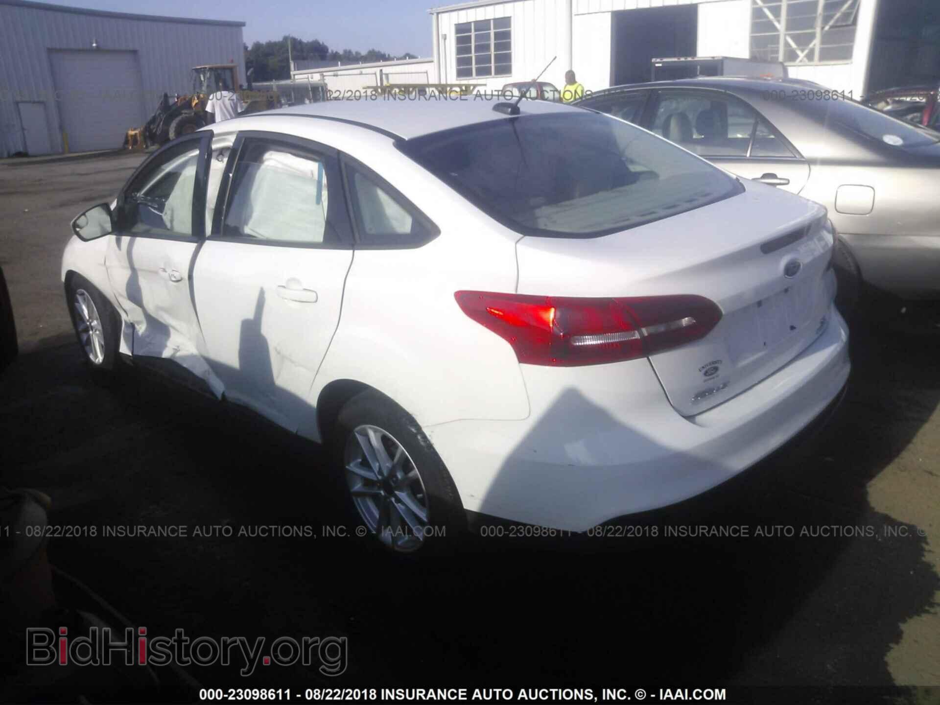 2016 Ford Focus - VIN: 1FADP3F2XGL397173 - Фото 3