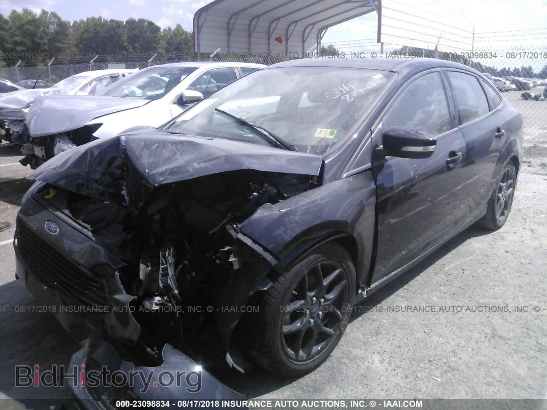 2016 Ford Focus - VIN: 1FADP3FE1GL233062 - Фото 2