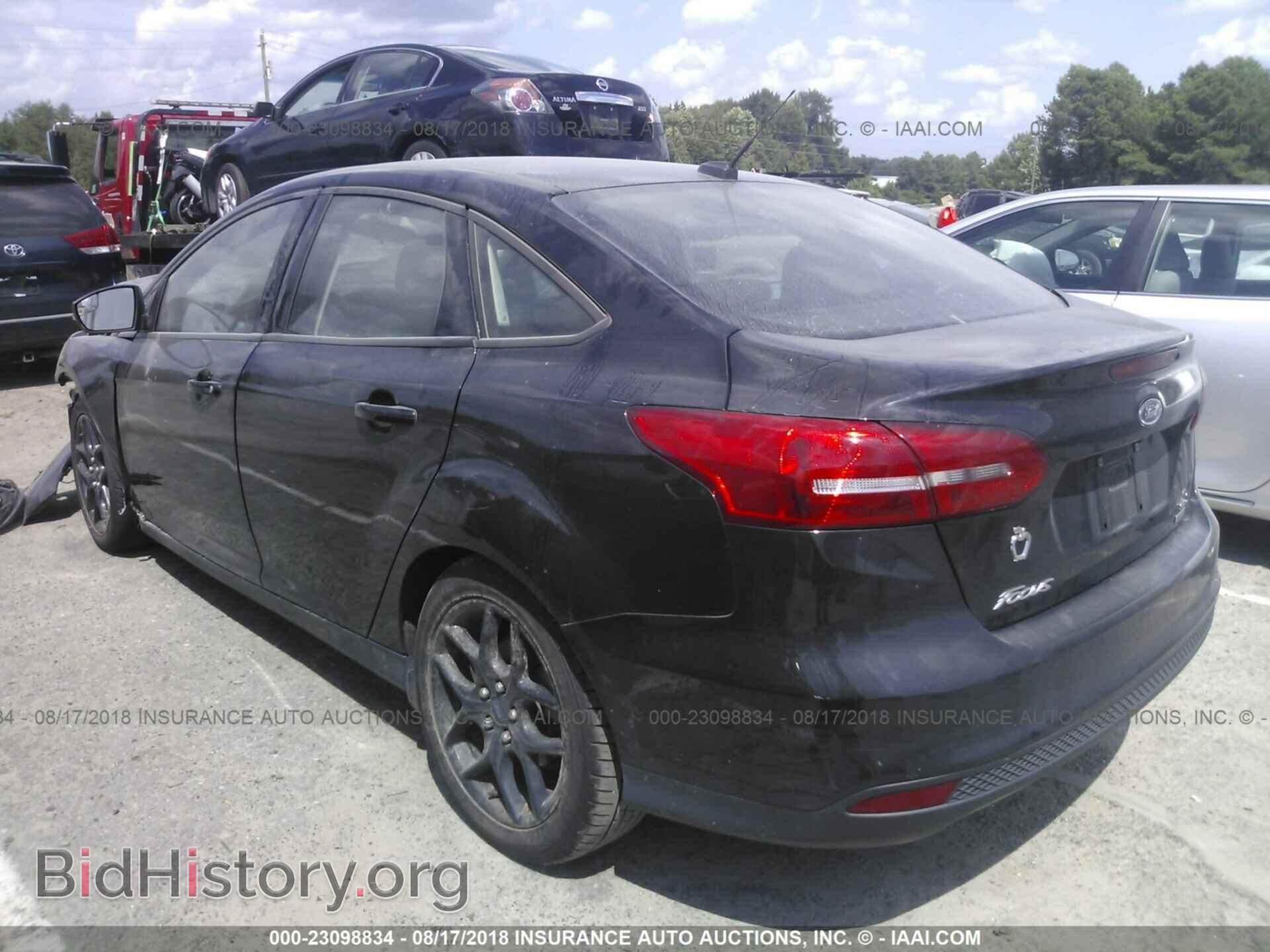 2016 Ford Focus - VIN: 1FADP3FE1GL233062 - Фото 3
