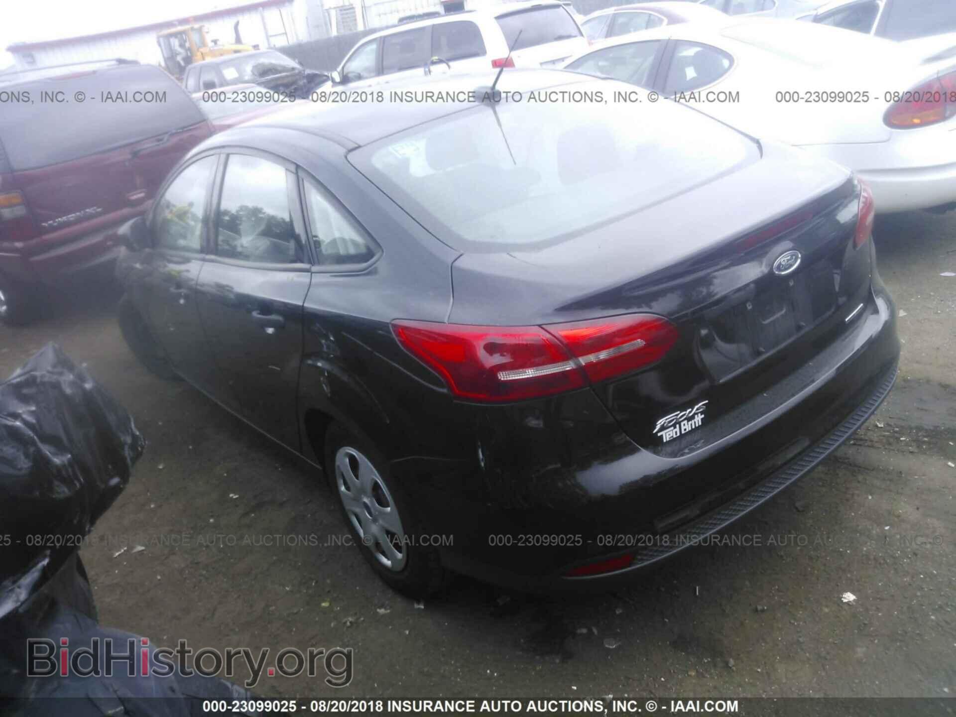 2016 Ford Focus - VIN: 1FADP3E21GL308804 - Photo 3