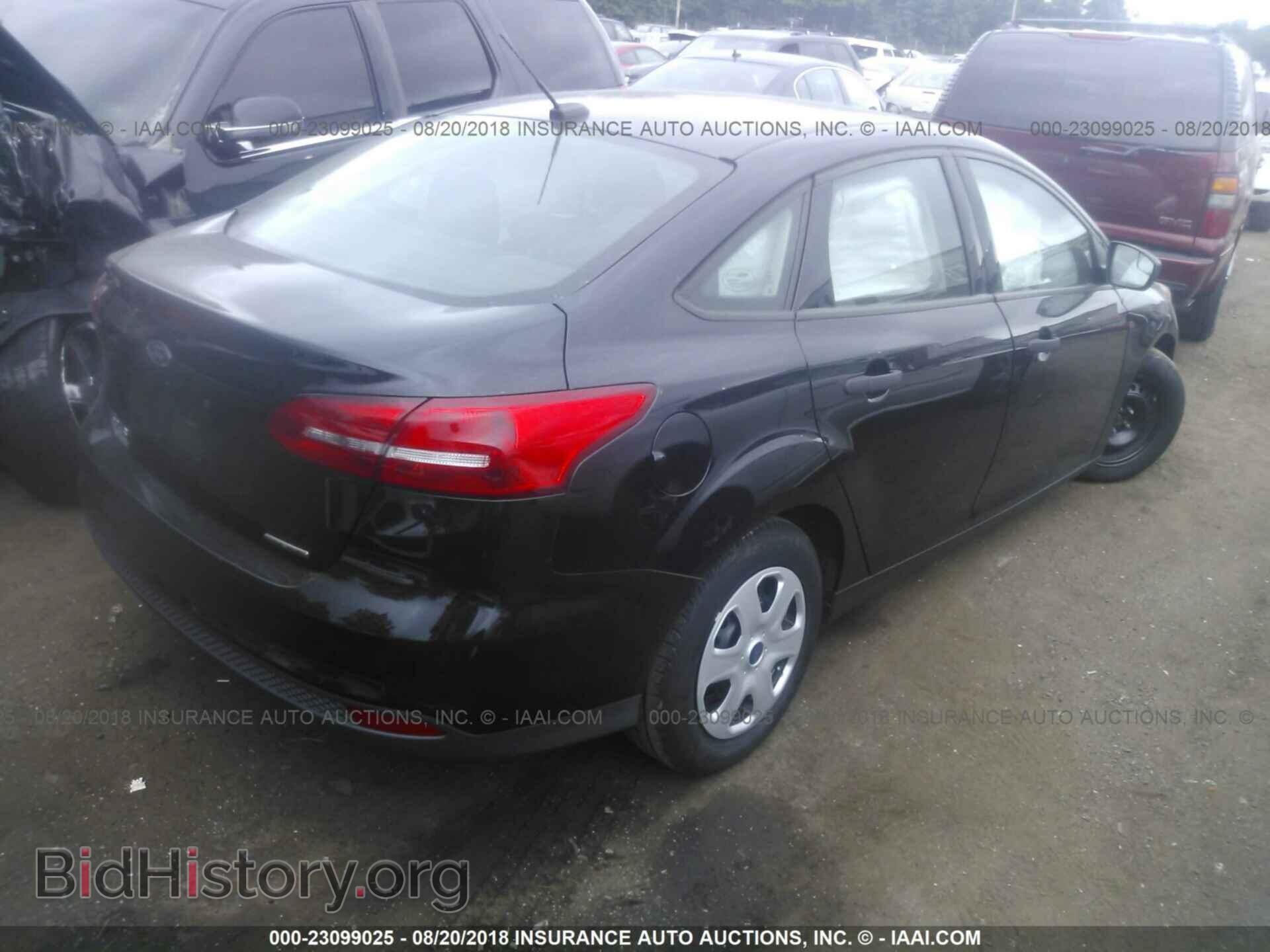 2016 Ford Focus - VIN: 1FADP3E21GL308804 - Photo 4
