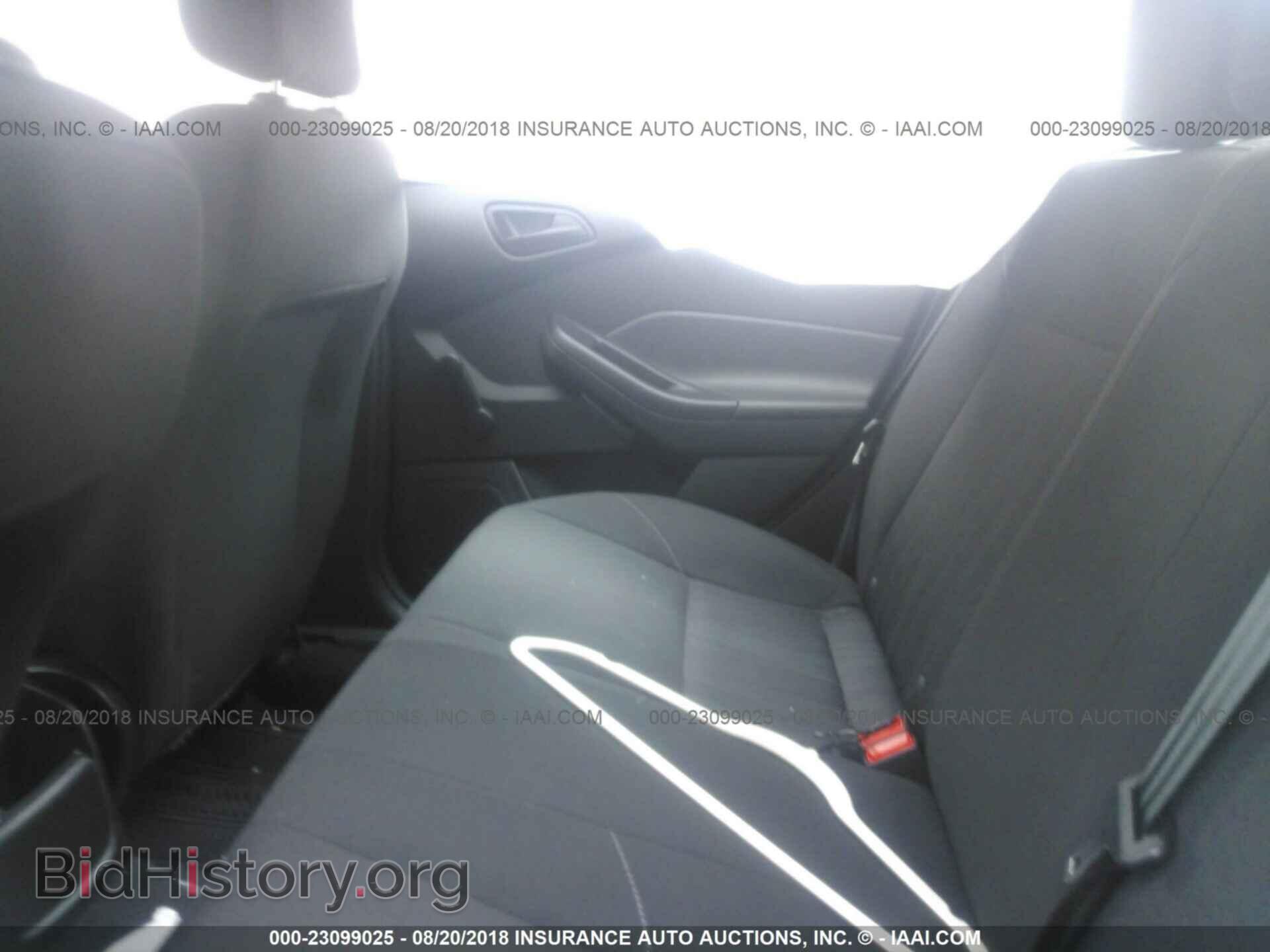 2016 Ford Focus - VIN: 1FADP3E21GL308804 - Photo 8