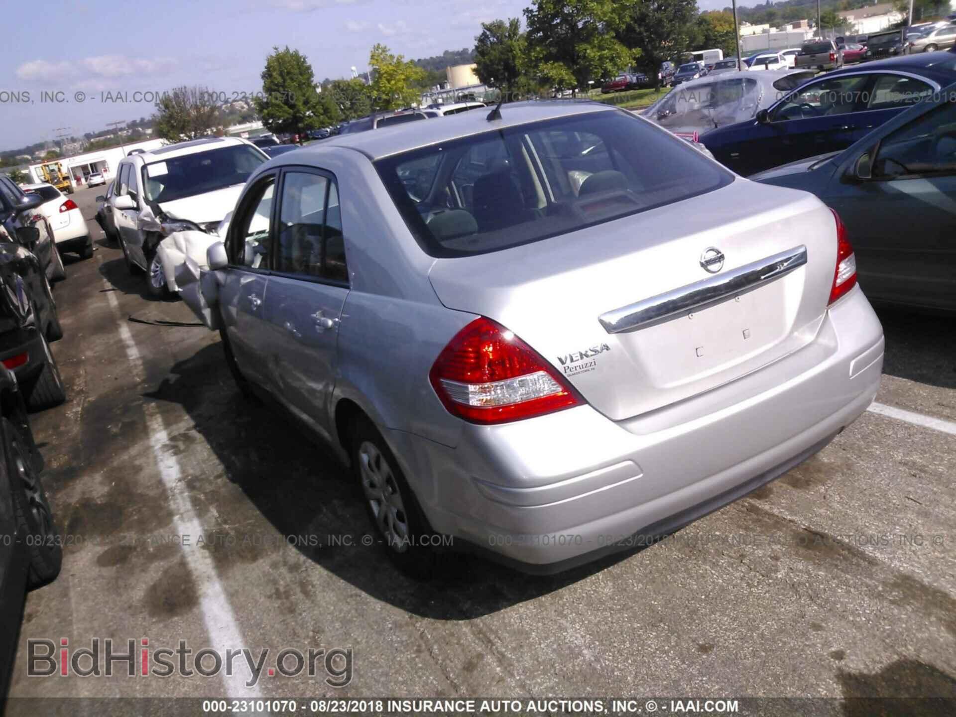 2011 Nissan Versa - VIN: 3N1BC1AP4BL433086 - Фото 3