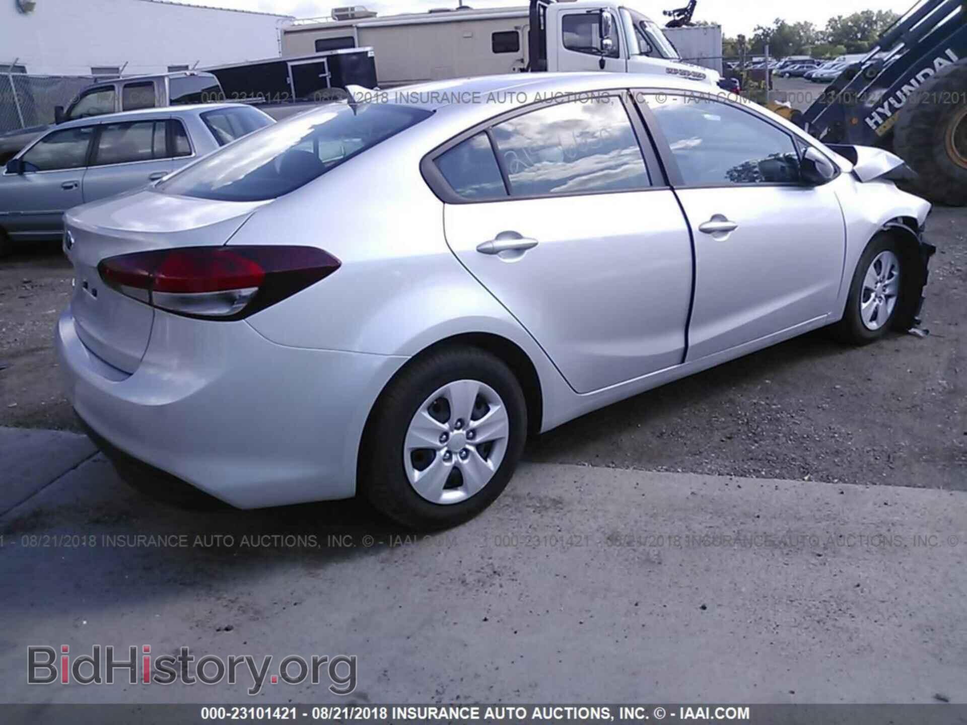 2017 Kia Forte - VIN: 3KPFK4A7XHE122780 - Фото 4