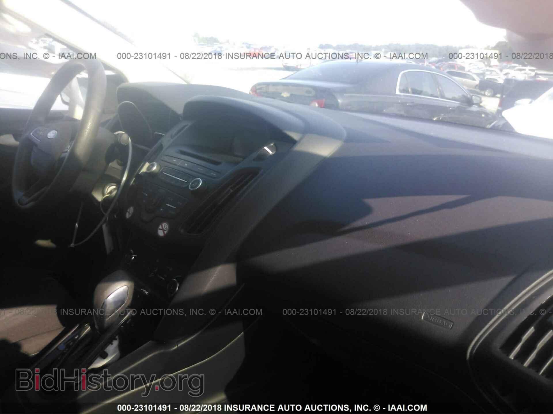 2017 Ford Focus - VIN: 1FADP3F26HL231766 - Photo 5