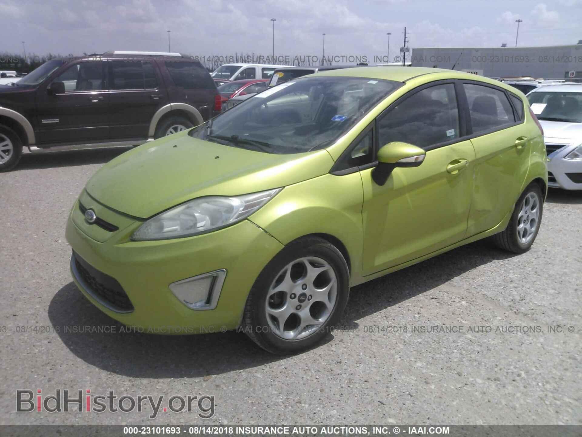 2011 Ford Fiesta - VIN: 3FADP4FJ0BM166433 - Фото 2