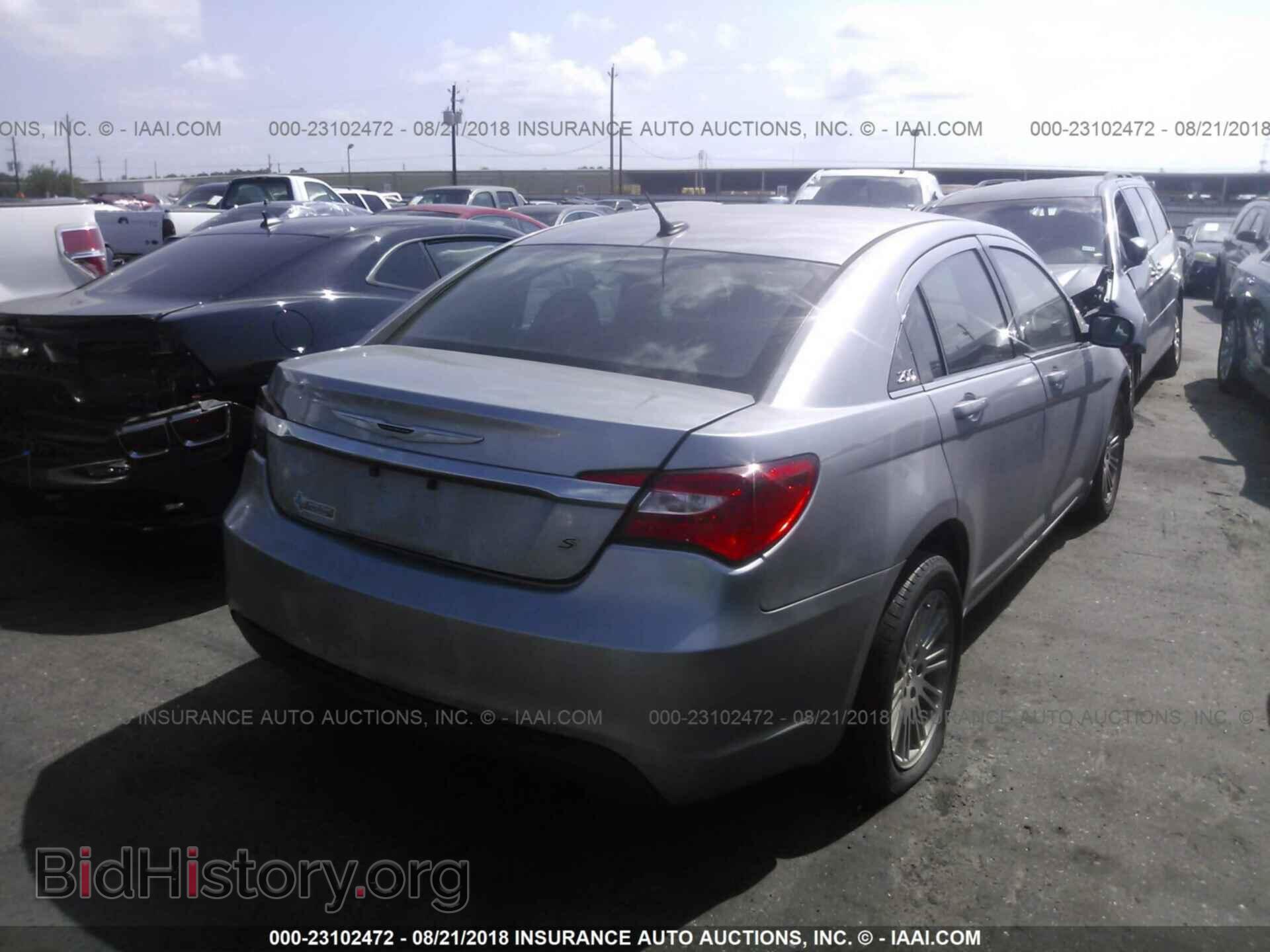 2013 Chrysler 200 - VIN: 1C3CCBBB8DN542636 - Photo 4