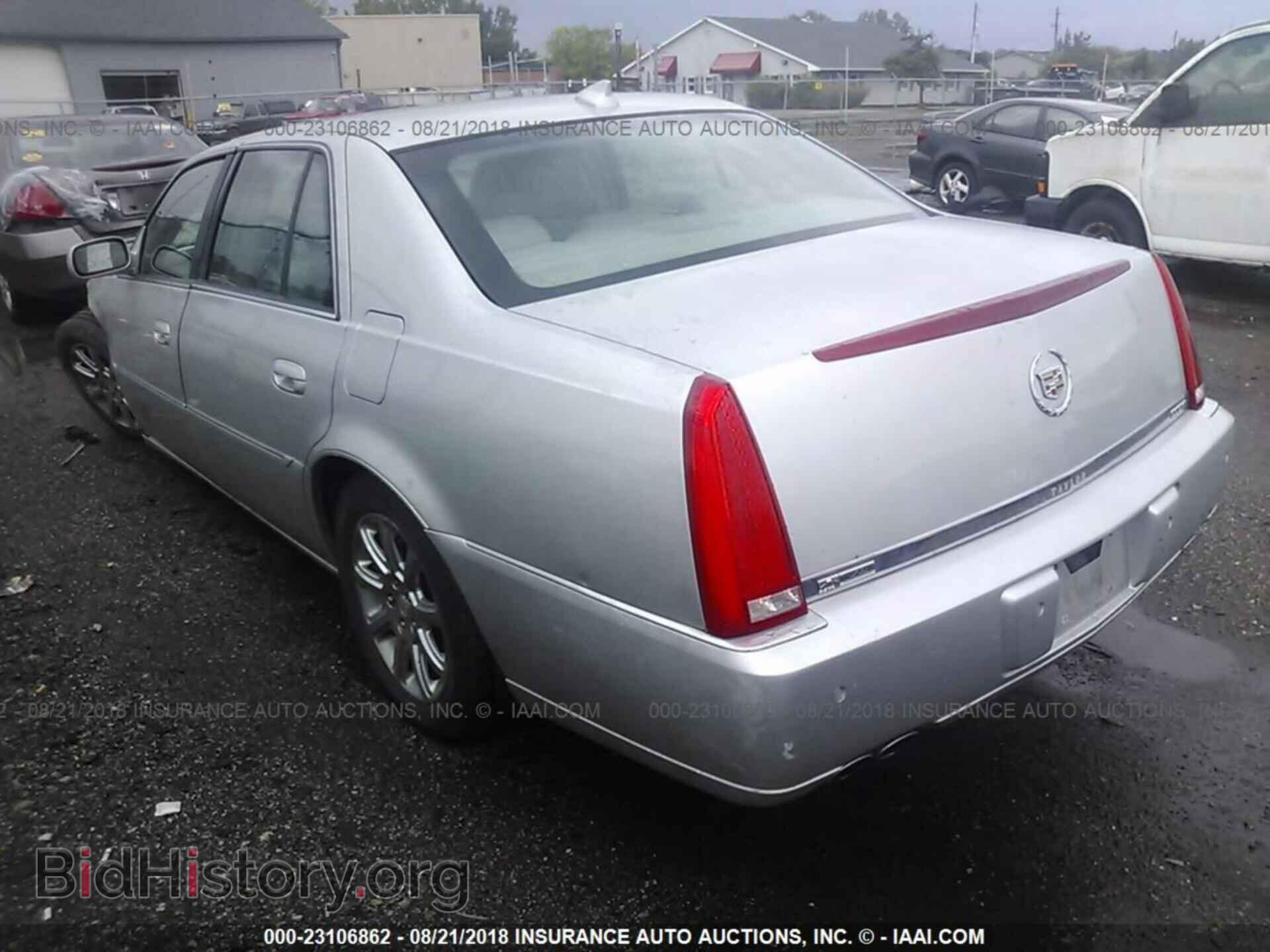 2011 Cadillac Dts - VIN: 1G6KH5E64BU131877 - Фото 3