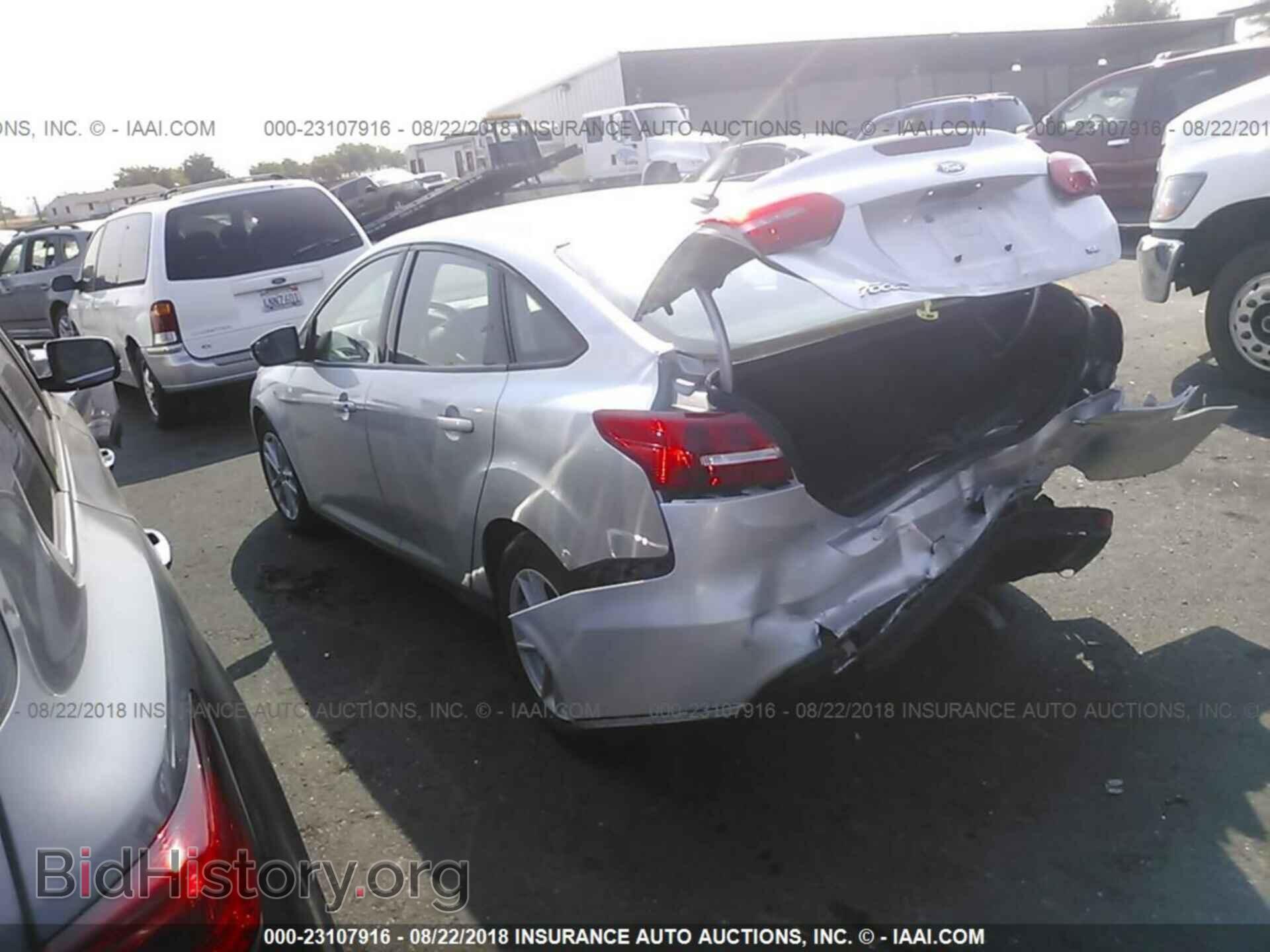 2016 Ford Focus - VIN: 1FADP3F27GL214067 - Photo 3
