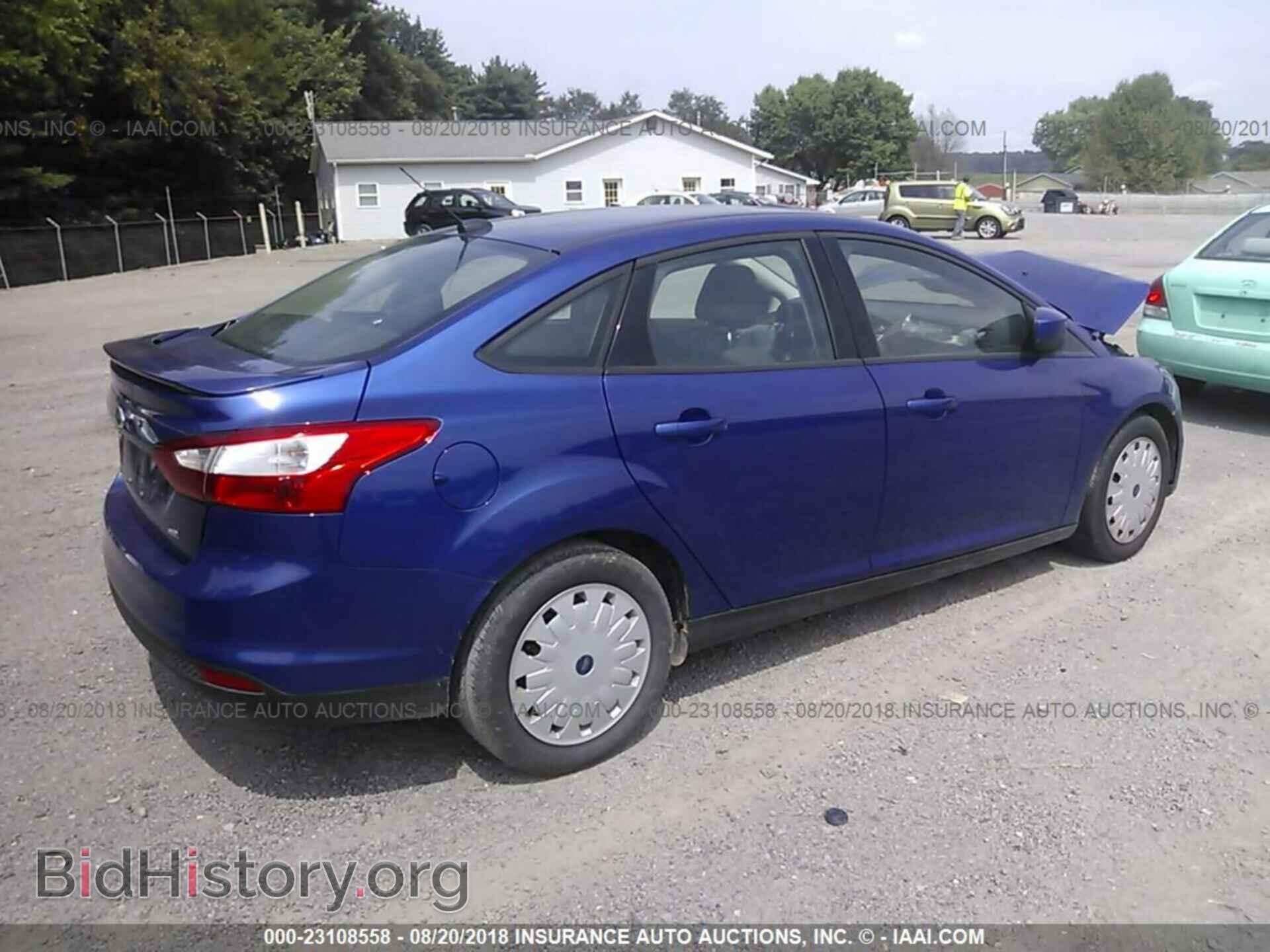 2012 Ford Focus - VIN: 1FAHP3F28CL361252 - Photo 4