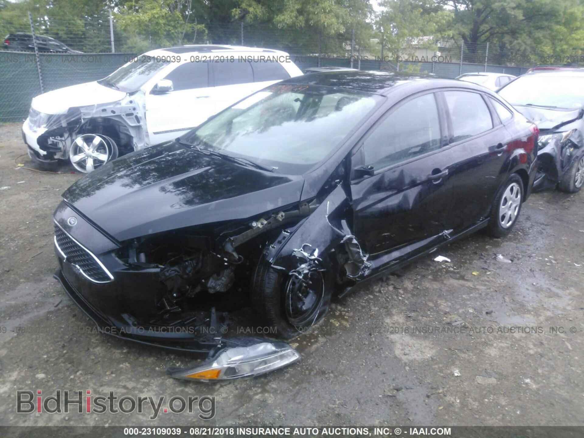 2016 Ford Focus - VIN: 1FADP3E29GL377384 - Фото 2