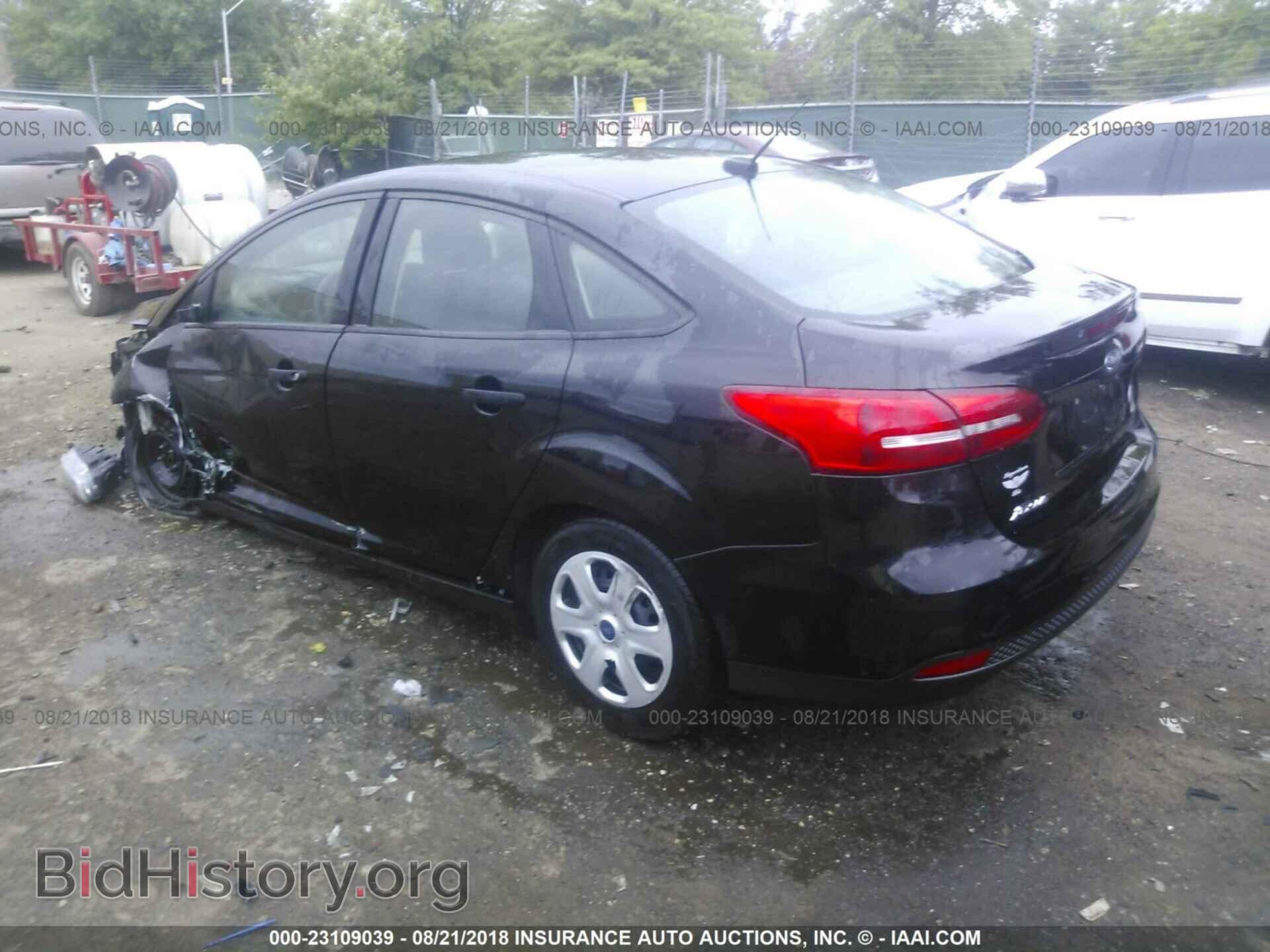 2016 Ford Focus - VIN: 1FADP3E29GL377384 - Фото 3