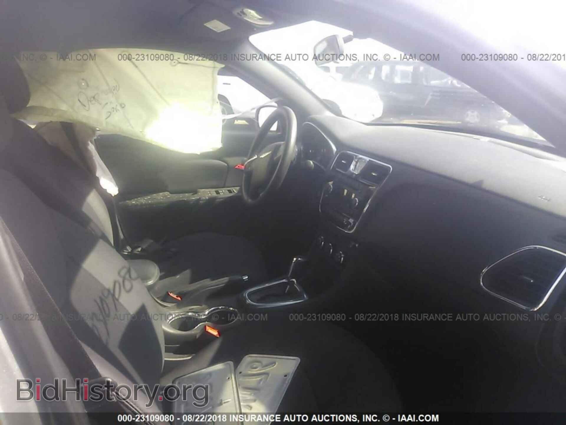2014 Chrysler 200 - VIN: 1C3CCBAB4EN123251 - Photo 5