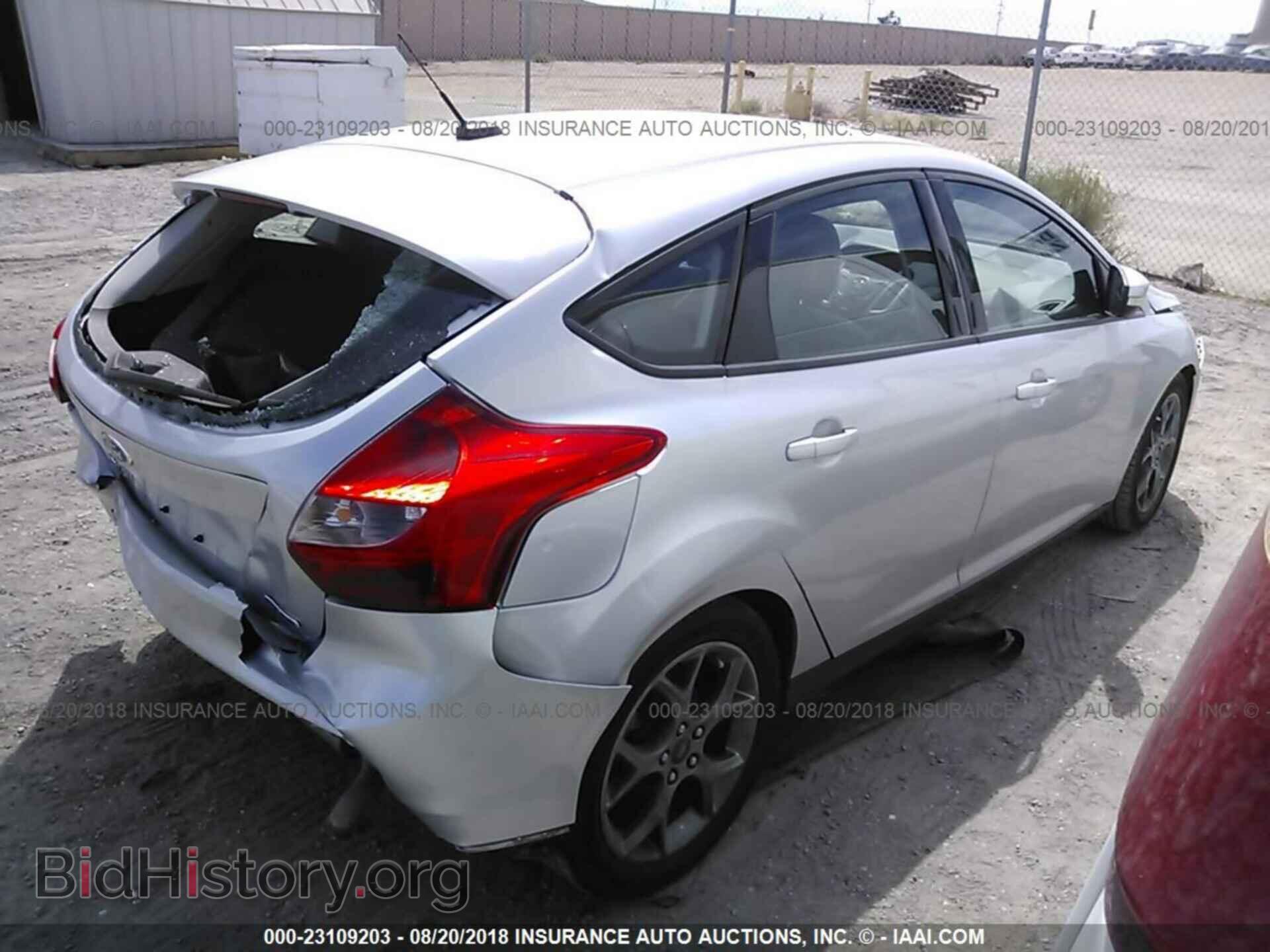 2014 Ford Focus - VIN: 1FADP3K25EL107263 - Photo 4