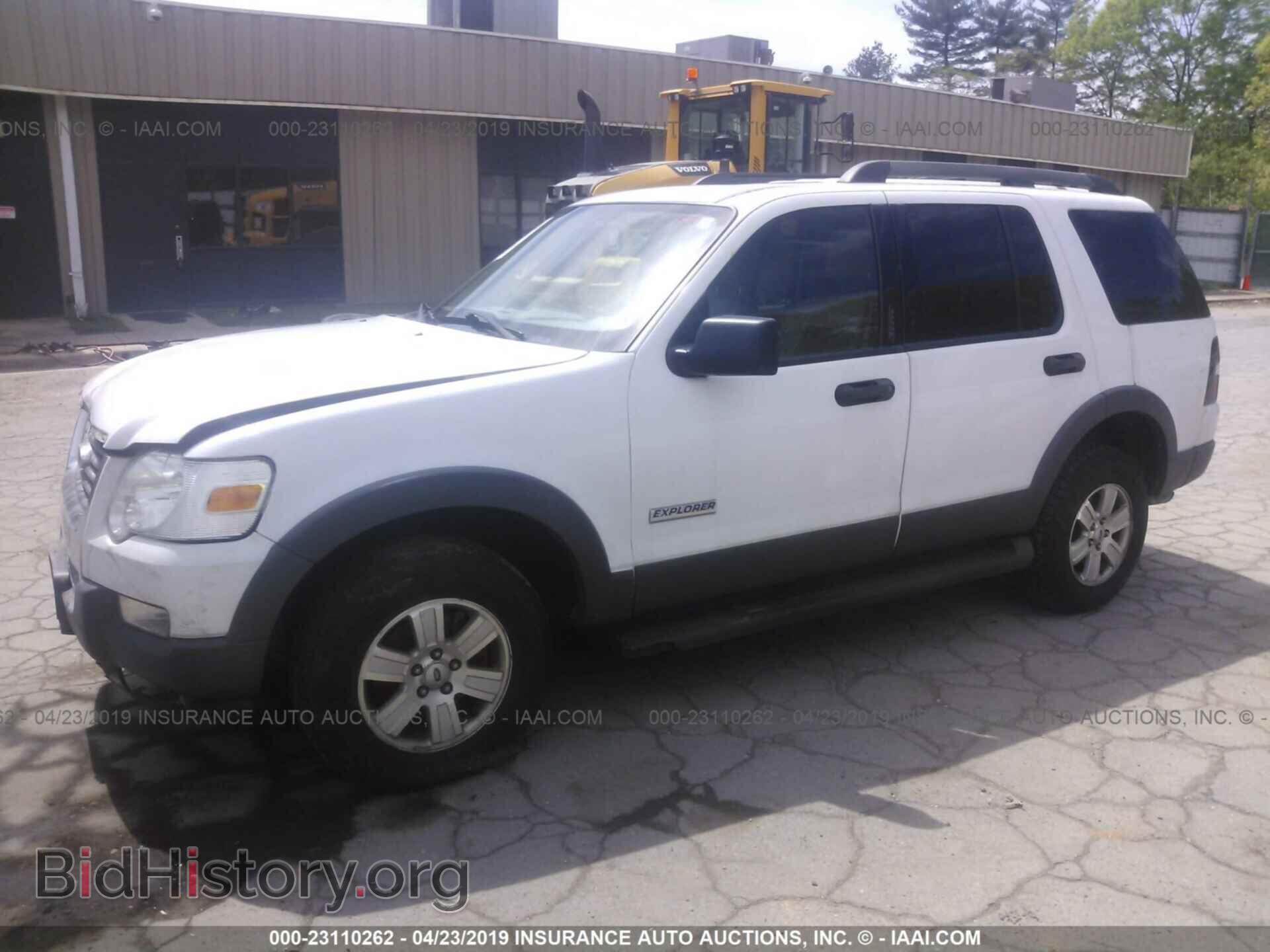 2006 Ford Explorer - VIN: 1FMEU73E56UA23409 - Photo 2