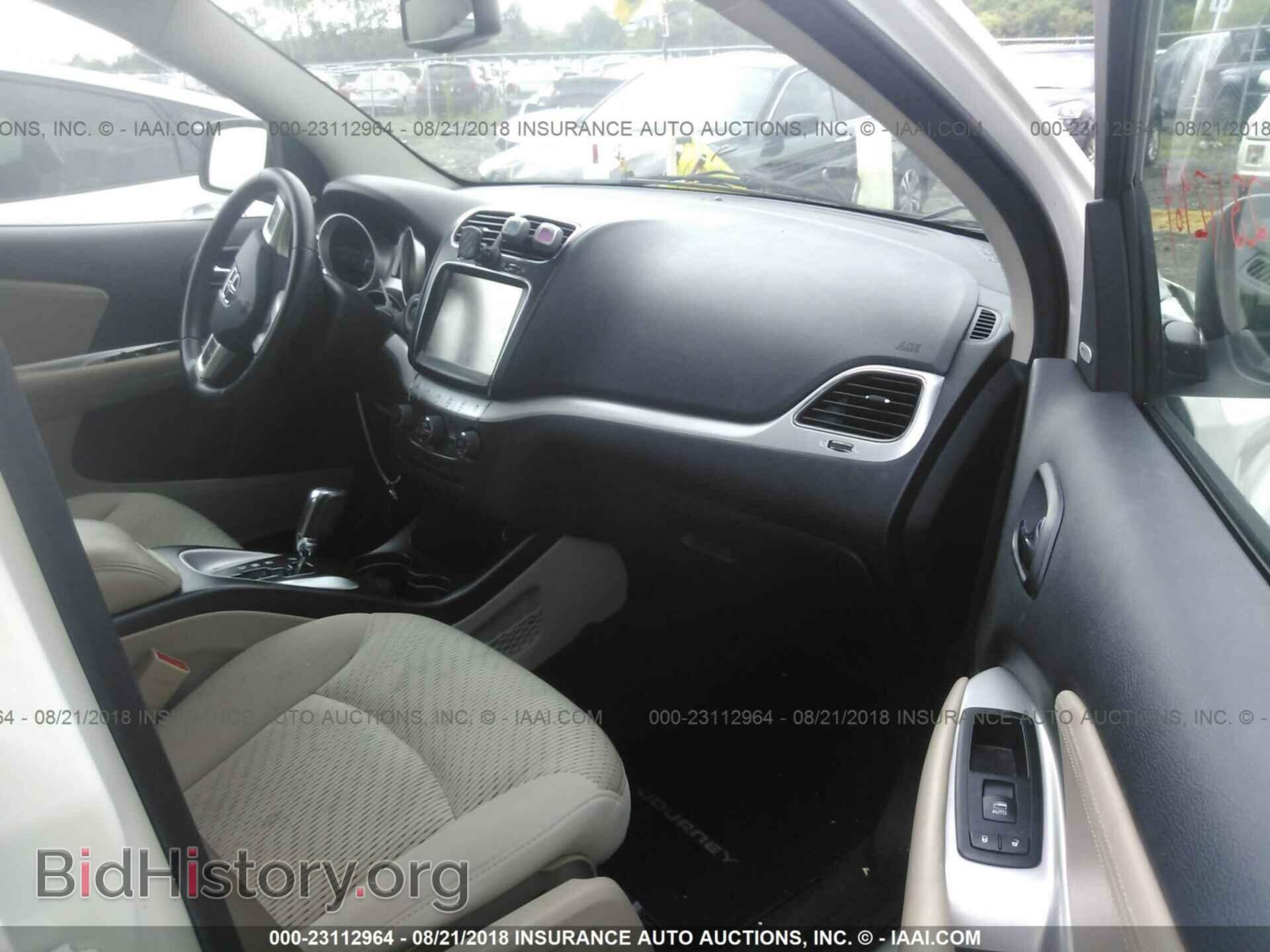 2011 Dodge Journey - VIN: 3D4PG3FG0BT516559 - Photo 5