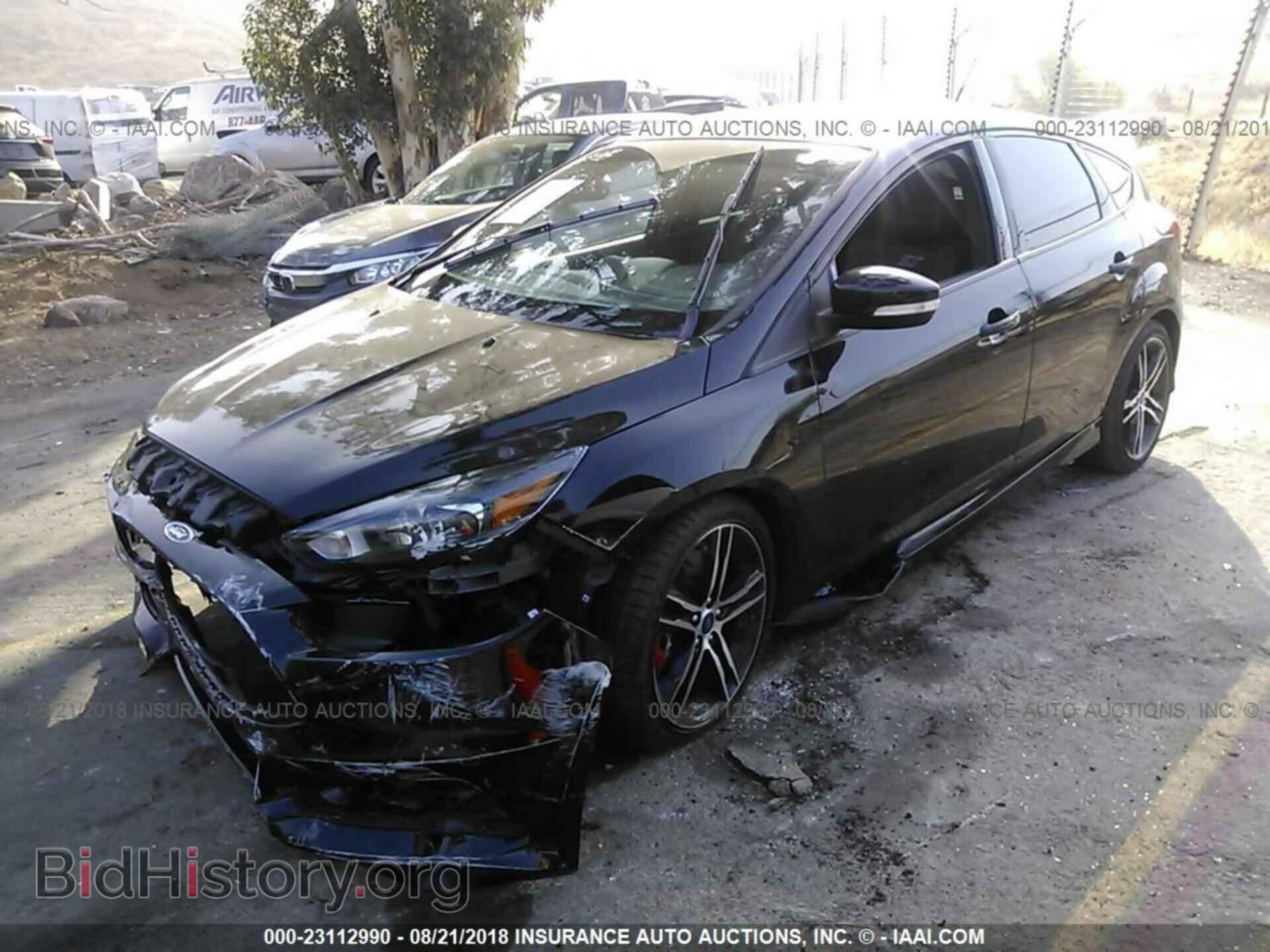 2017 Ford Focus - VIN: 1FADP3L92HL290525 - Photo 2