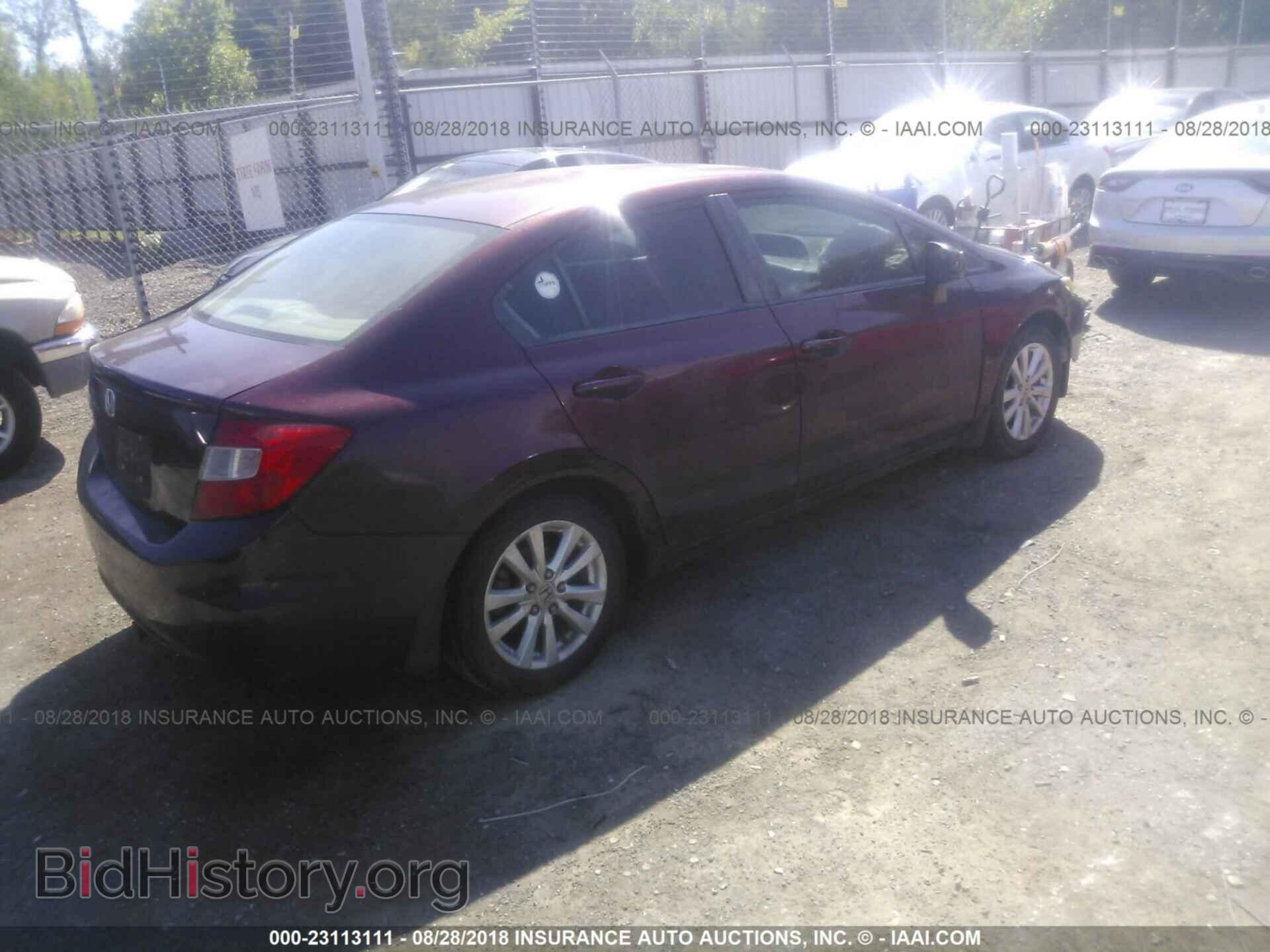 2012 Honda Civic - VIN: 2HGFB2F87CH537284 - Photo 4