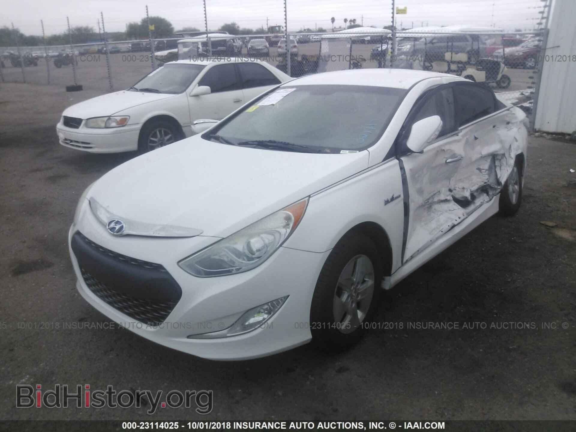 2012 Hyundai Sonata - VIN: KMHEC4A43CA021117 - Photo 2