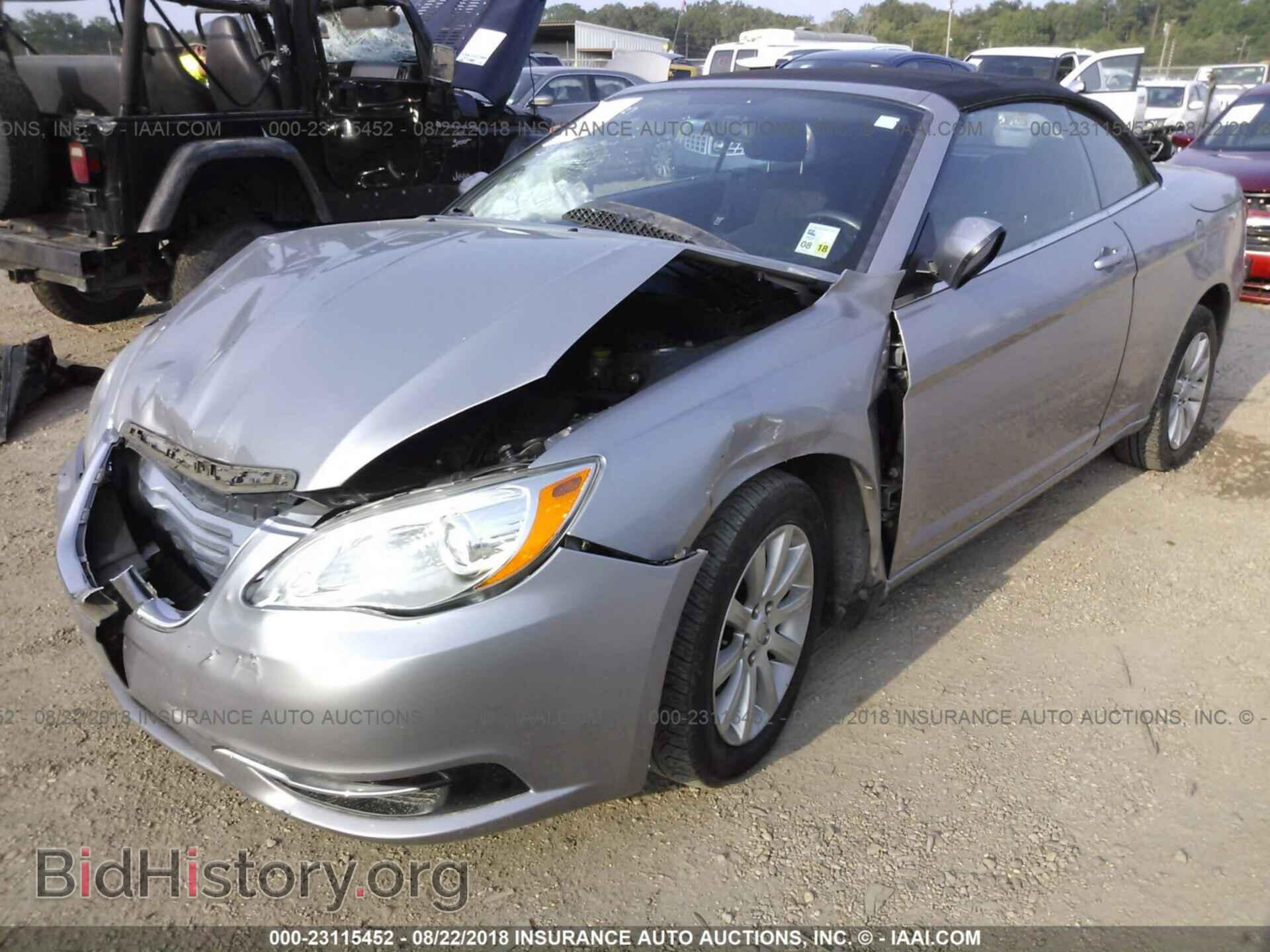 2013 Chrysler 200 - VIN: 1C3BCBEB8DN594694 - Photo 2