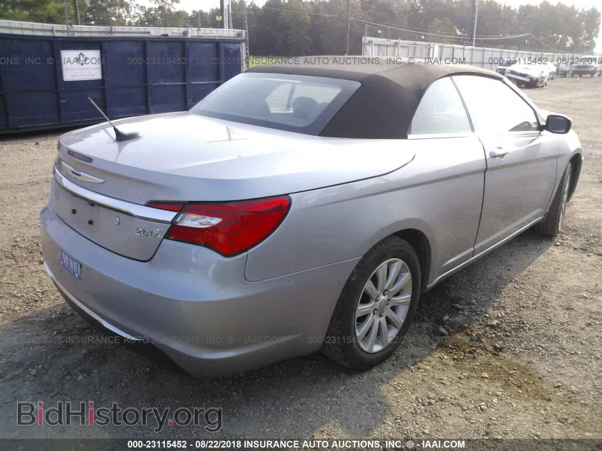 2013 Chrysler 200 - VIN: 1C3BCBEB8DN594694 - Photo 4