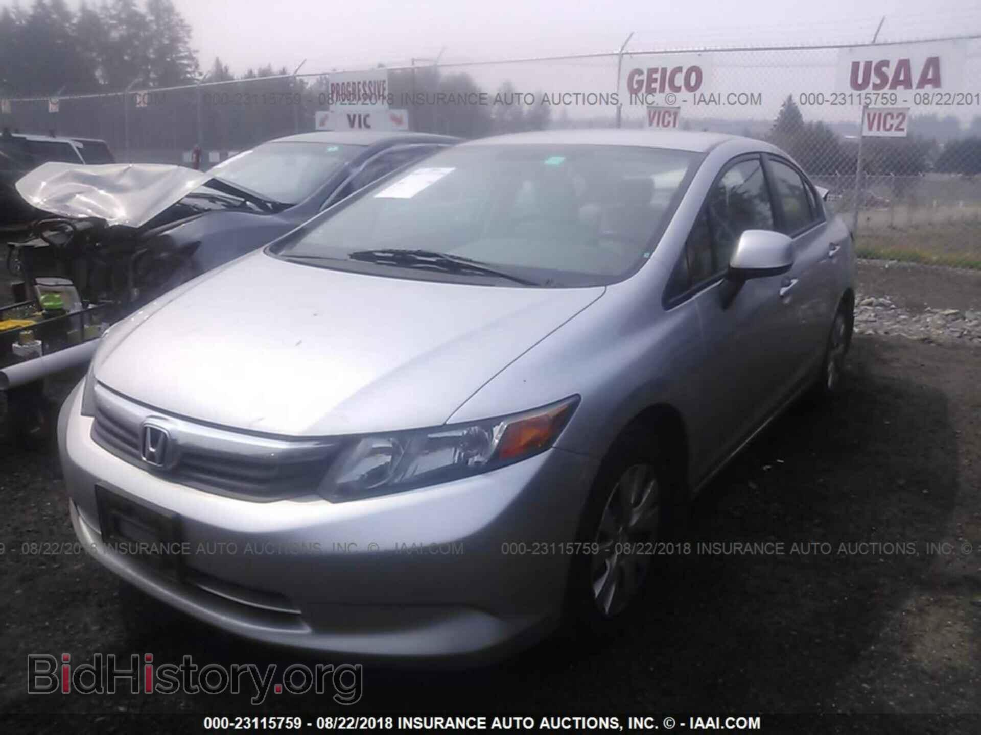 2012 Honda Civic - VIN: 2HGFB2F57CH605542 - Фото 2