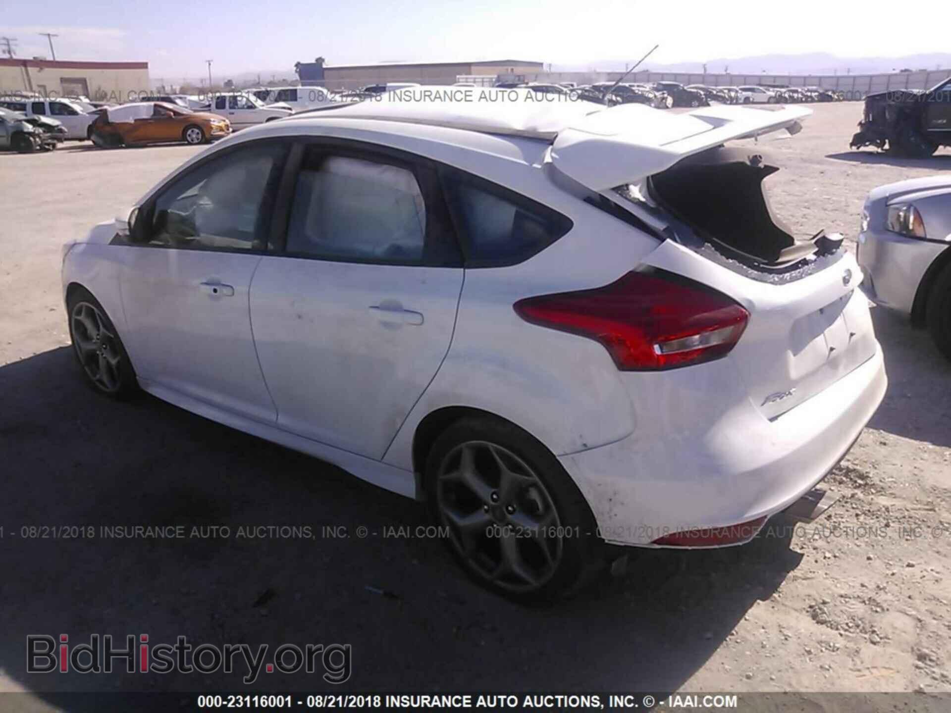 2018 Ford Focus - VIN: 1FADP3L92JL247499 - Фото 3