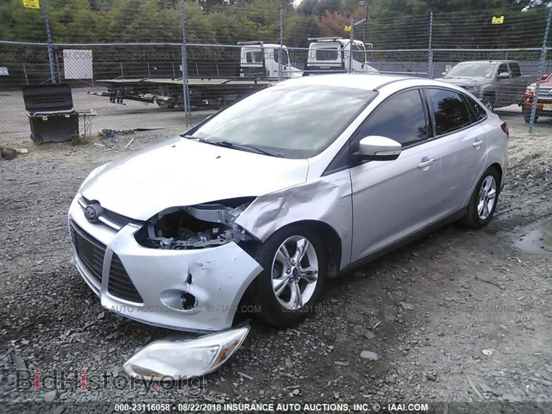 2014 Ford Focus - VIN: 1FADP3F22EL244235 - Фото 2