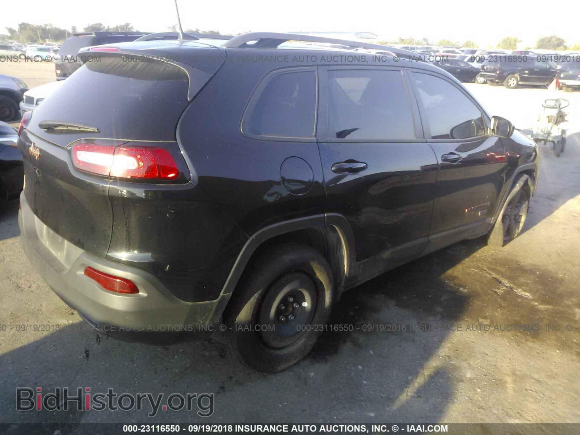 2017 Jeep Cherokee - VIN: 1C4PJLCS8HW574168 - Фото 4