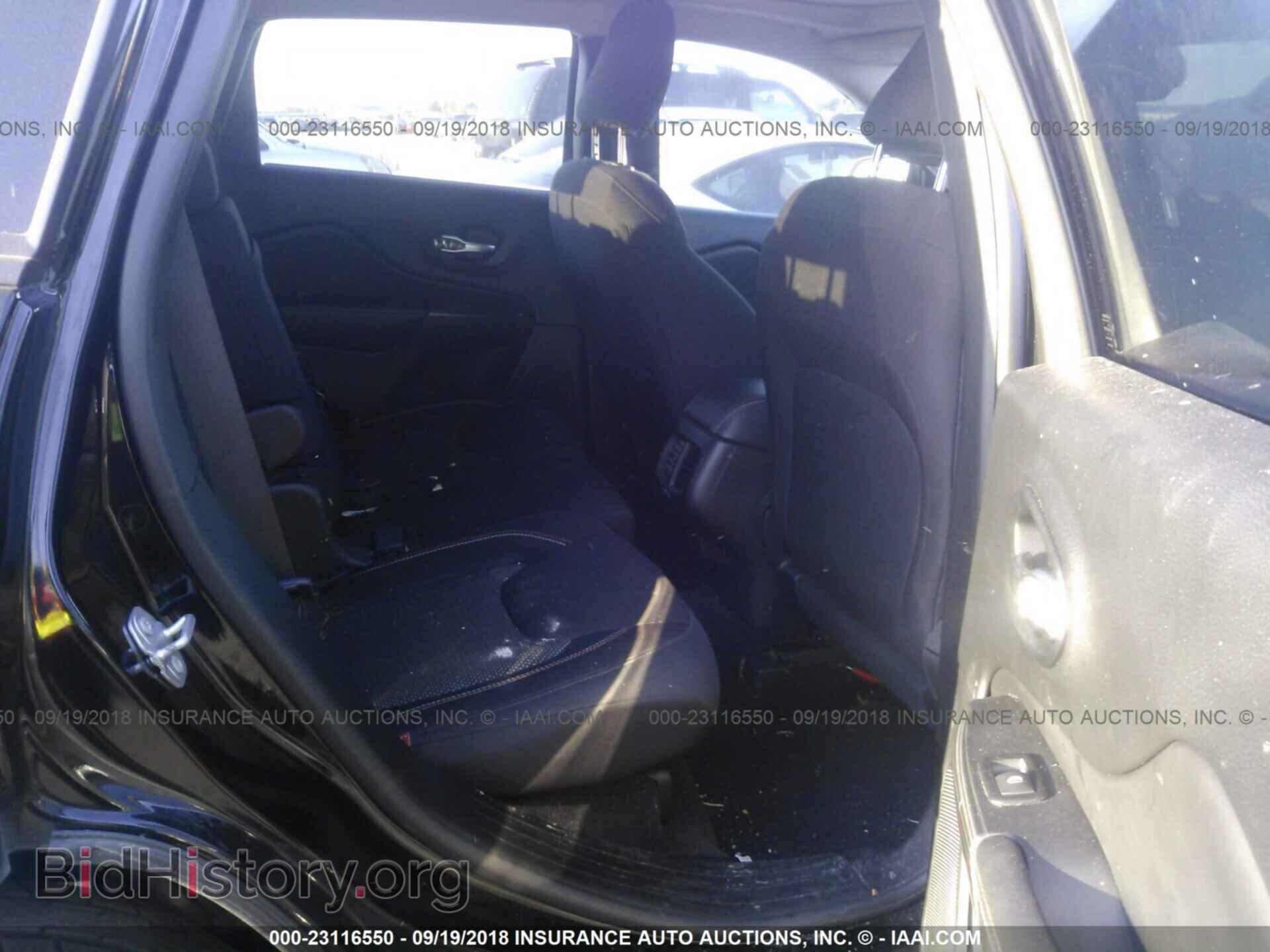 2017 Jeep Cherokee - VIN: 1C4PJLCS8HW574168 - Фото 8