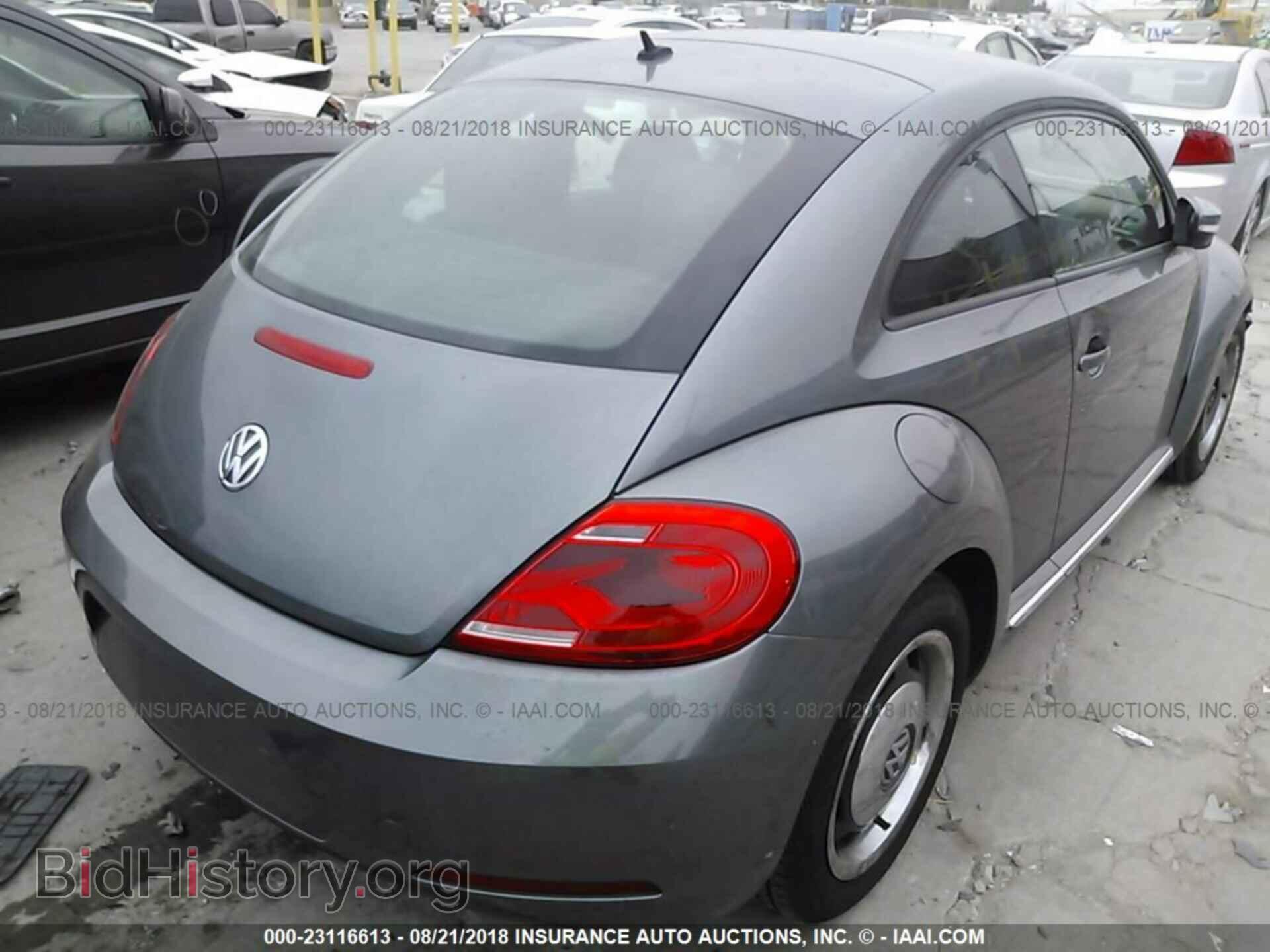 2012 Volkswagen Beetle - VIN: 3VWJP7AT0CM614594 - Фото 4