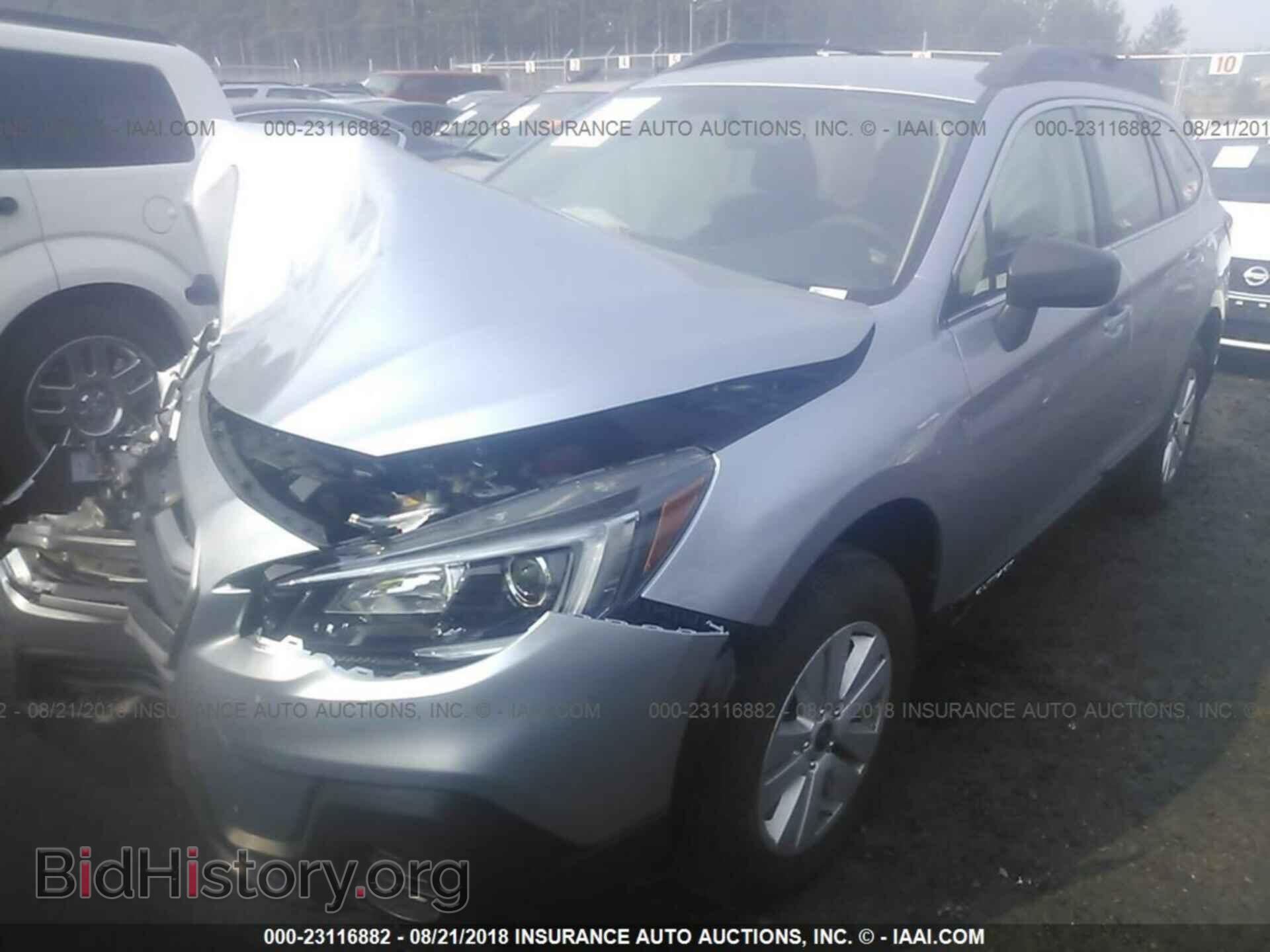 2018 Subaru Outback - VIN: 4S4BSAAC3J3374776 - Photo 2