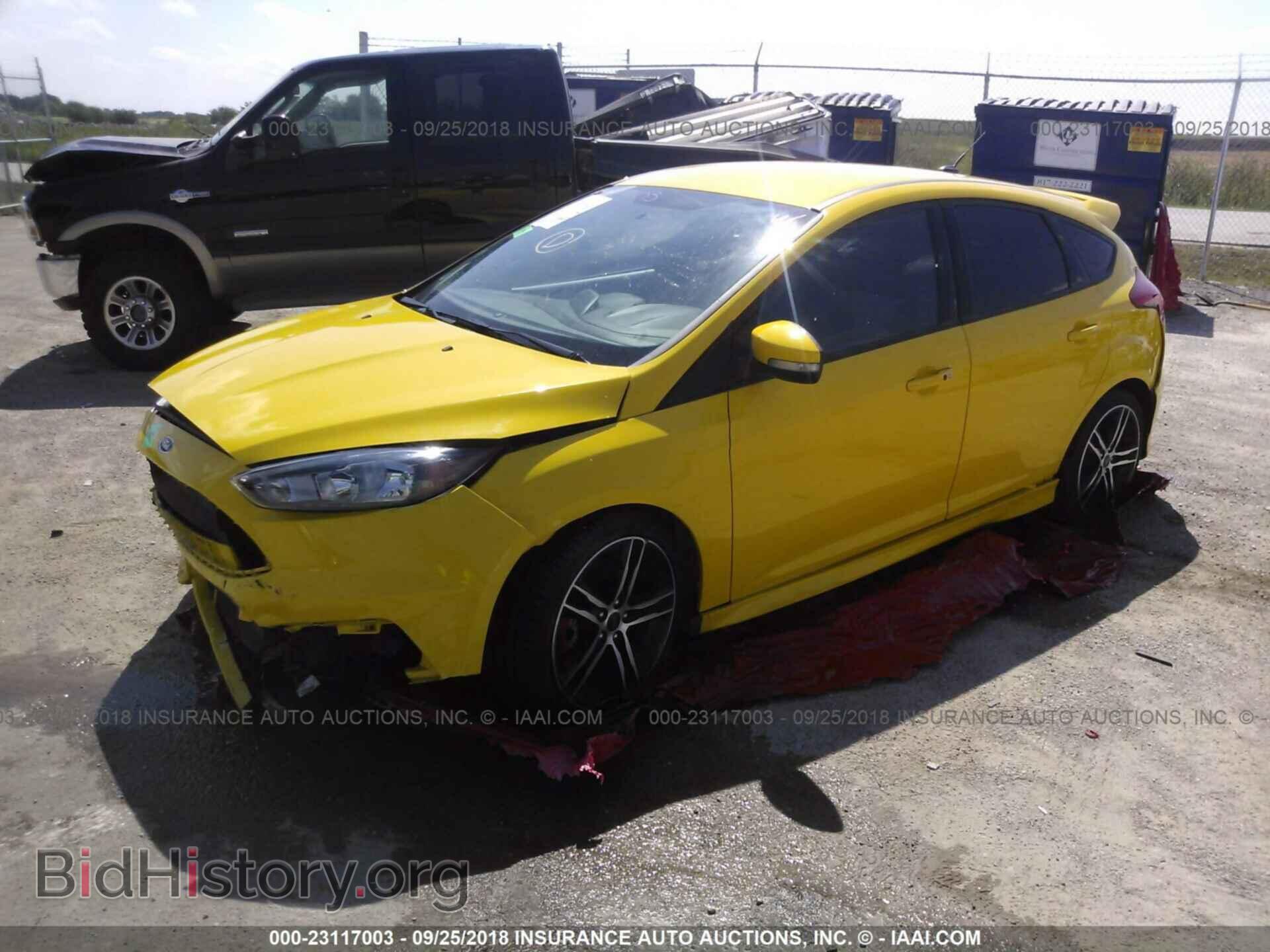 2017 Ford Focus - VIN: 1FADP3L92HL205439 - Photo 2