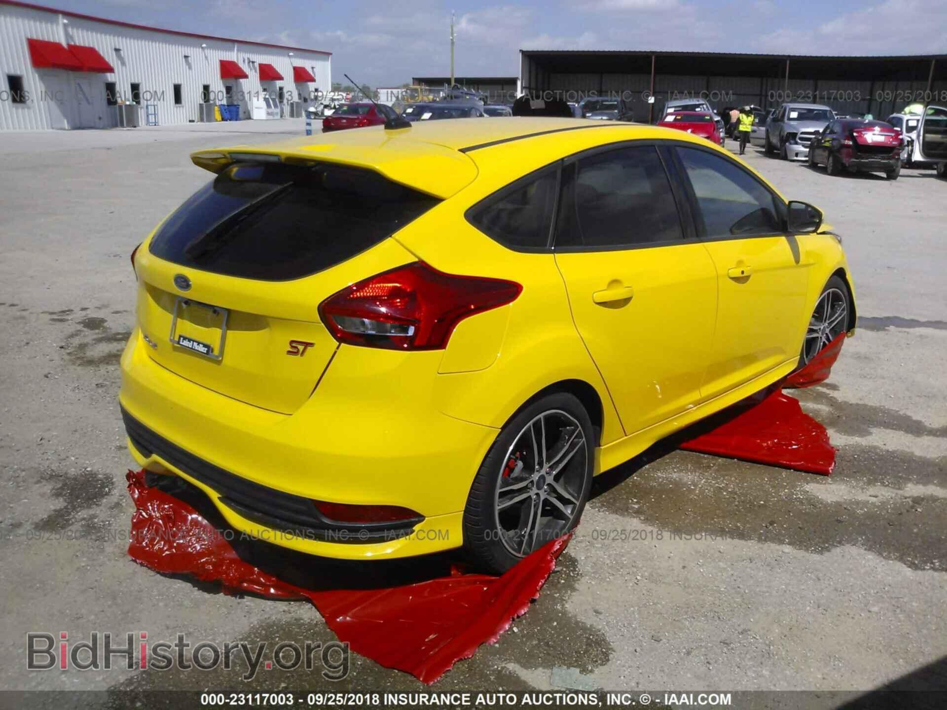 2017 Ford Focus - VIN: 1FADP3L92HL205439 - Photo 4