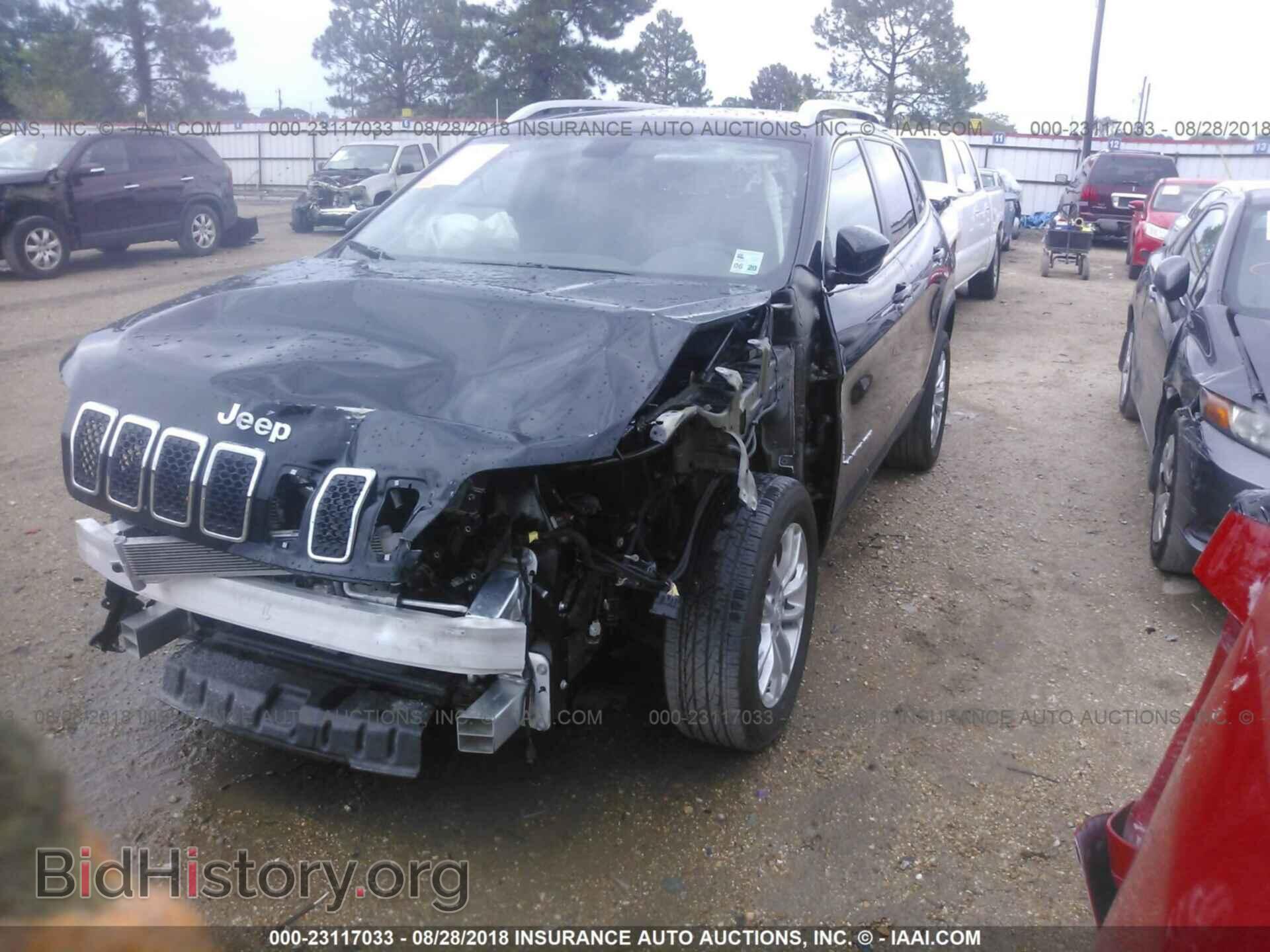 2019 Jeep Cherokee - VIN: 1C4PJLCB7KD205577 - Фото 2